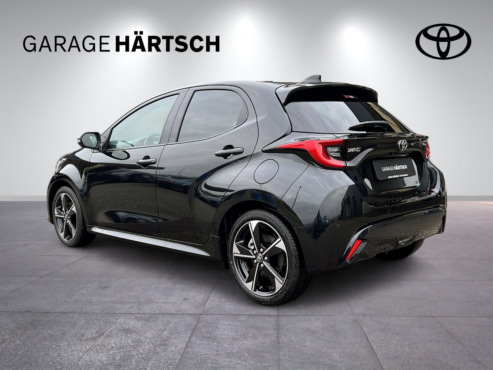 TOYOTA Yaris 1.5 VVT-i HSD Premium-image-3