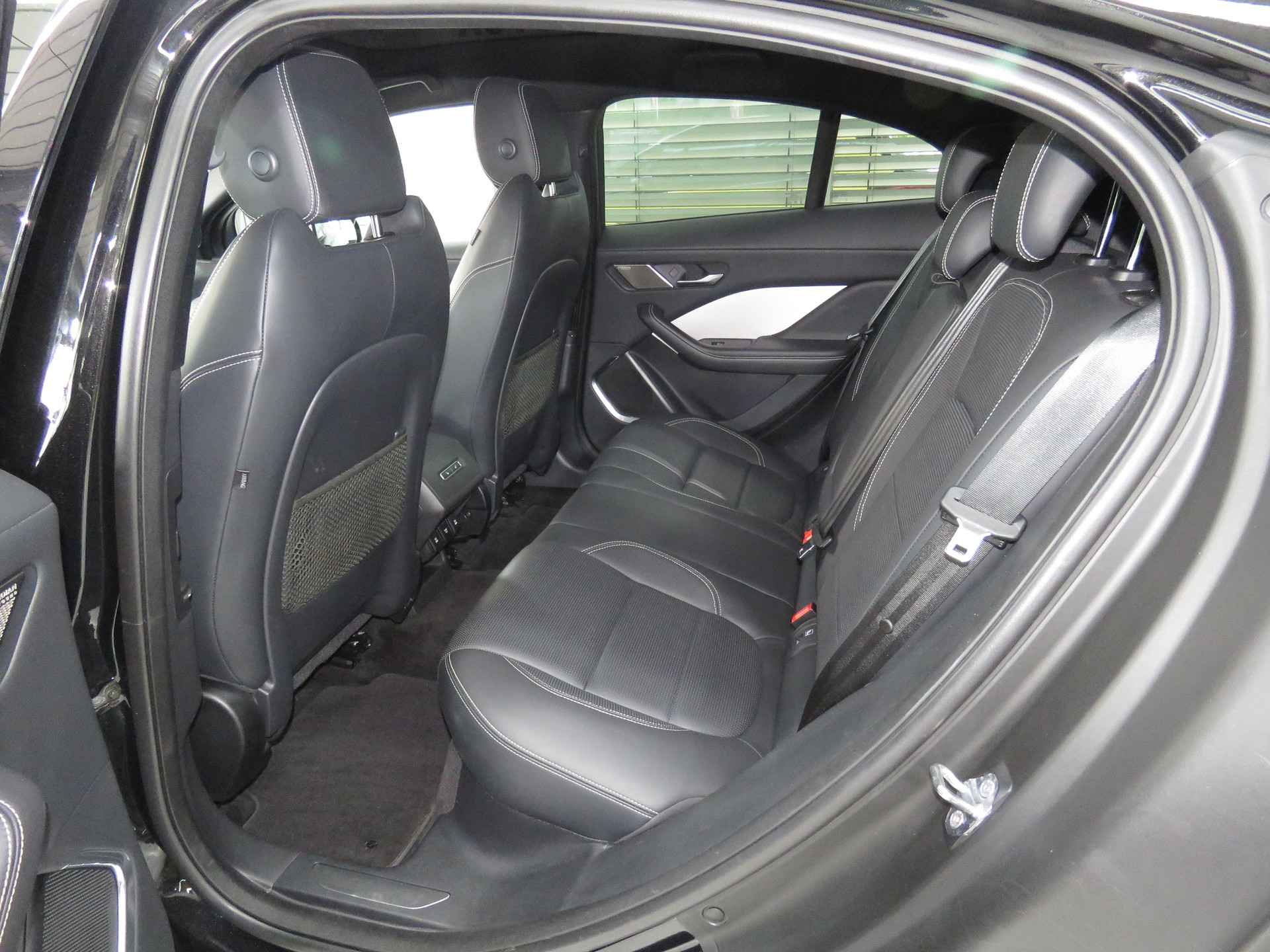 JAGUAR I-Pace EV400 HSE AWD Automat-image-8