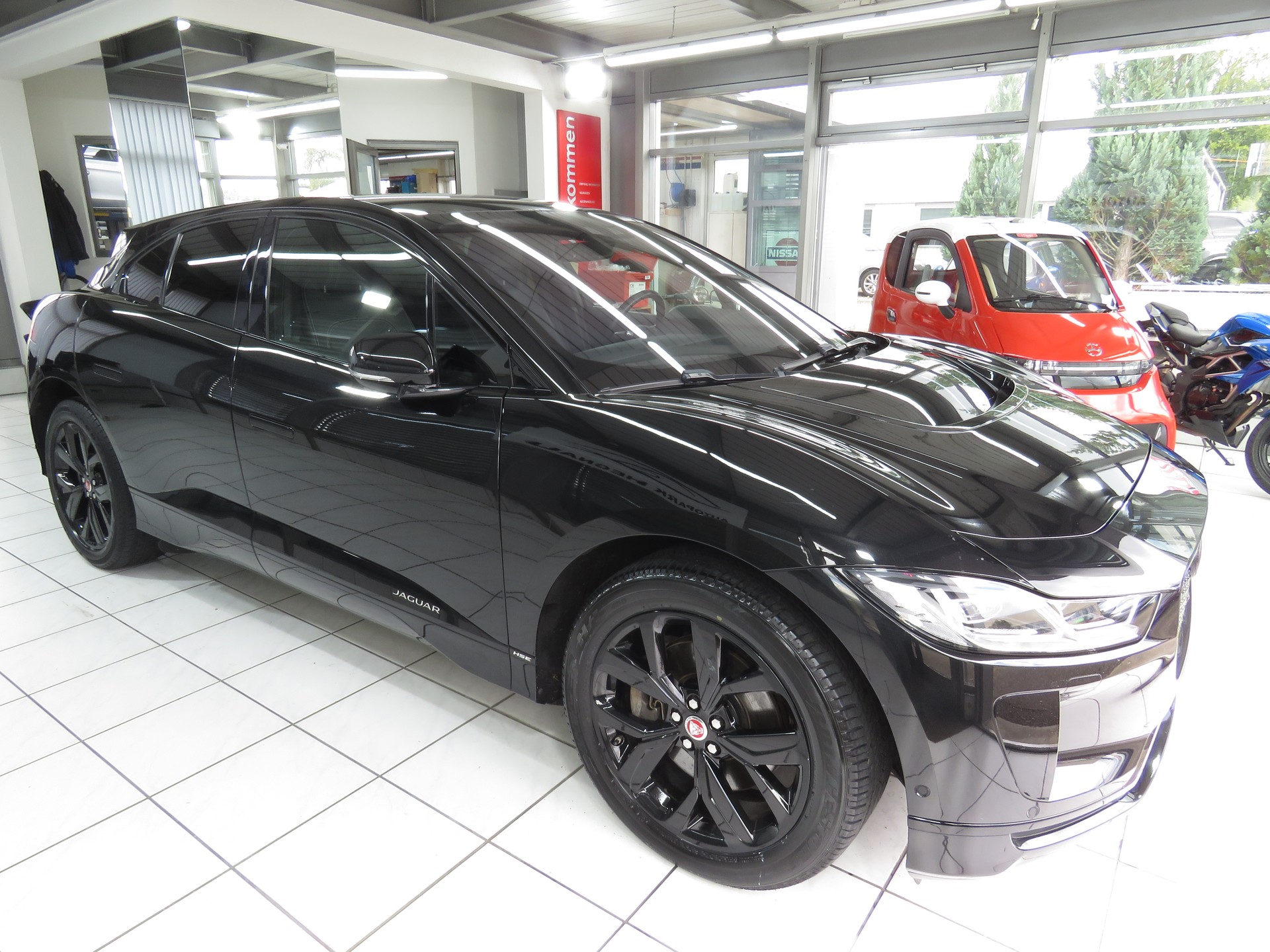 JAGUAR I-Pace EV400 HSE AWD Automat-image-2