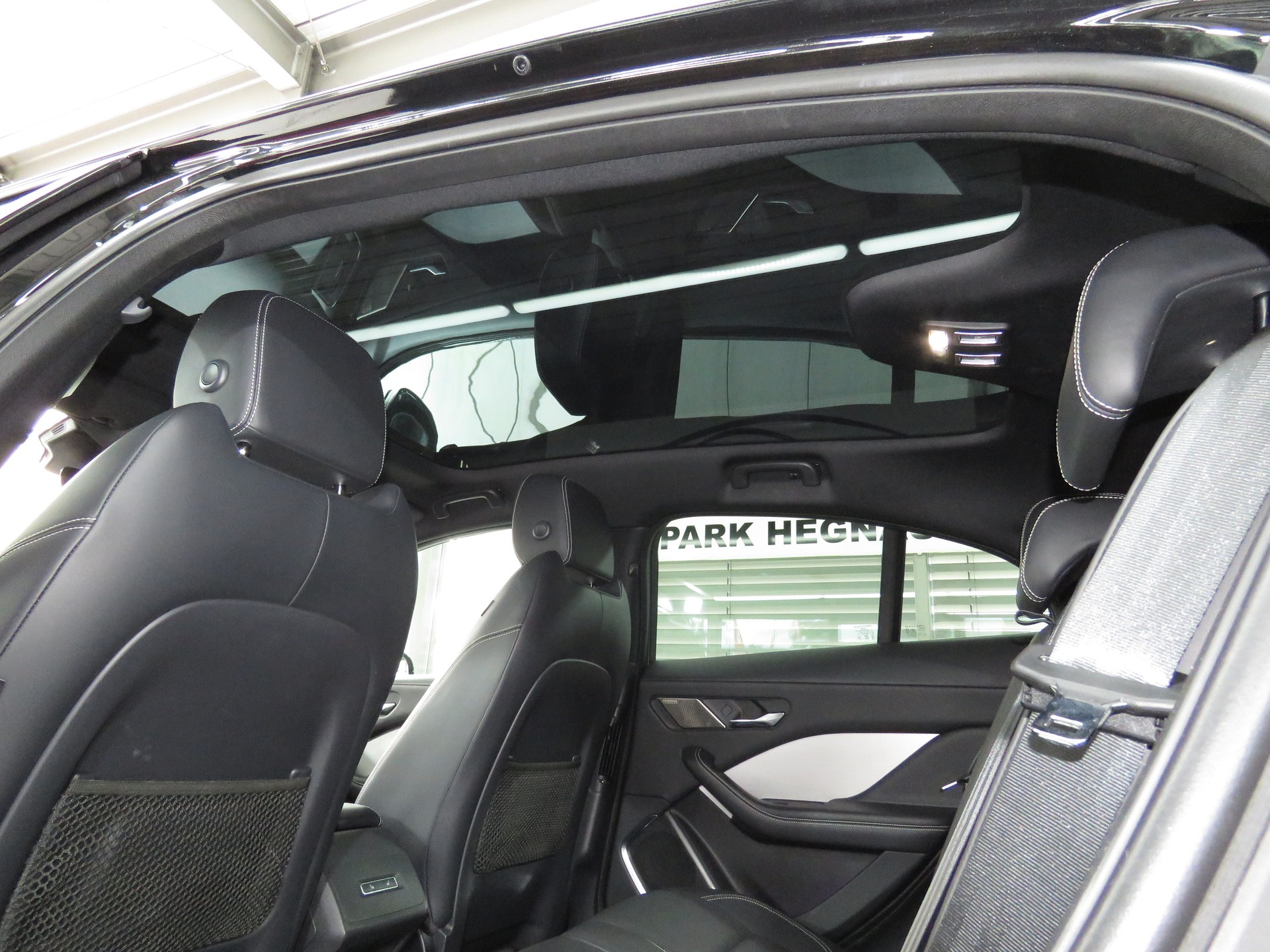 JAGUAR I-Pace EV400 HSE AWD Automat-image-9