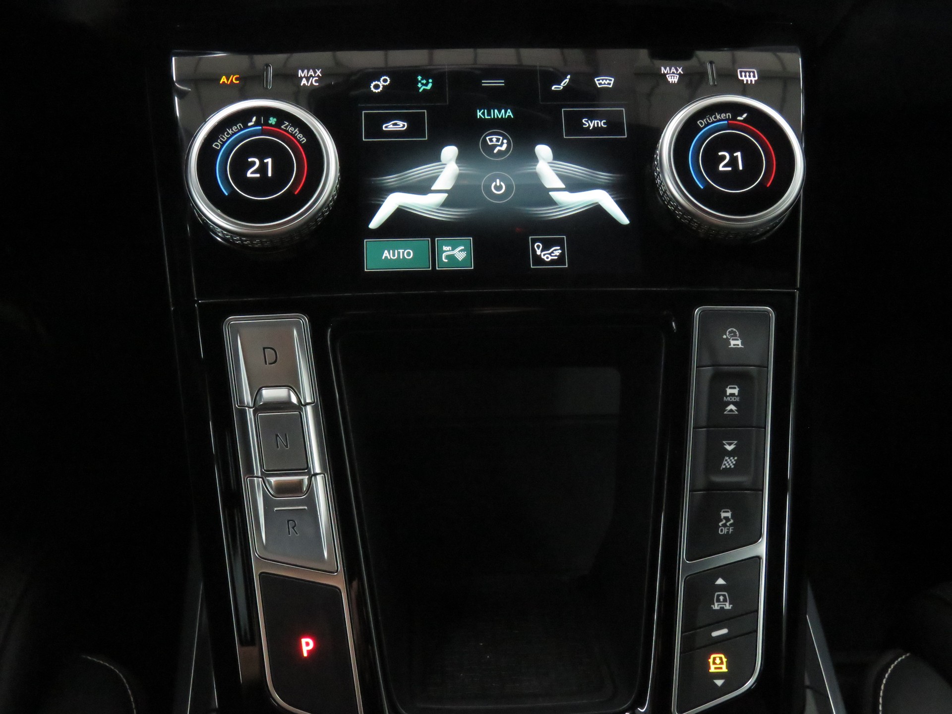 JAGUAR I-Pace EV400 HSE AWD Automat-image-17