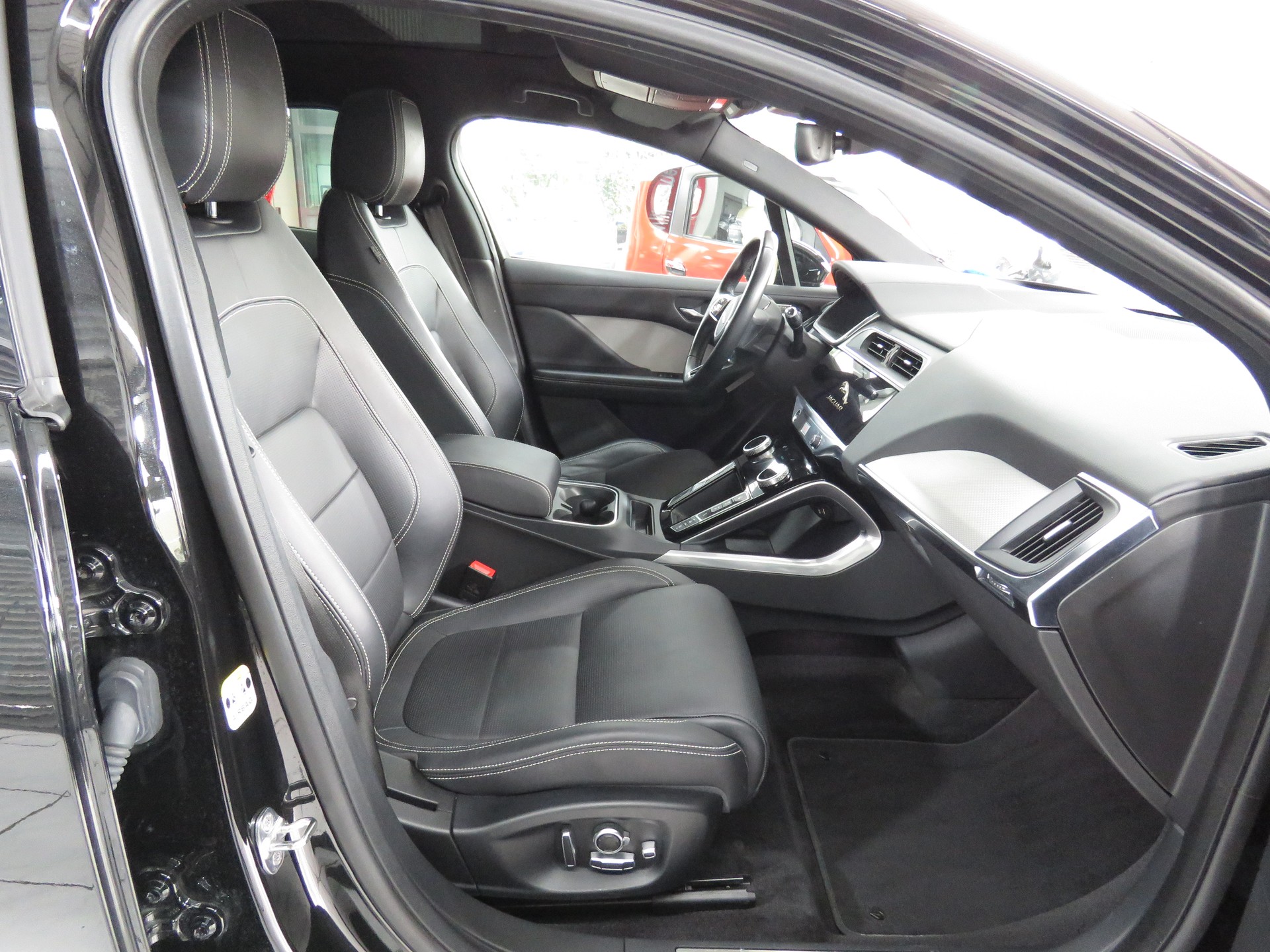 JAGUAR I-Pace EV400 HSE AWD Automat-image-12