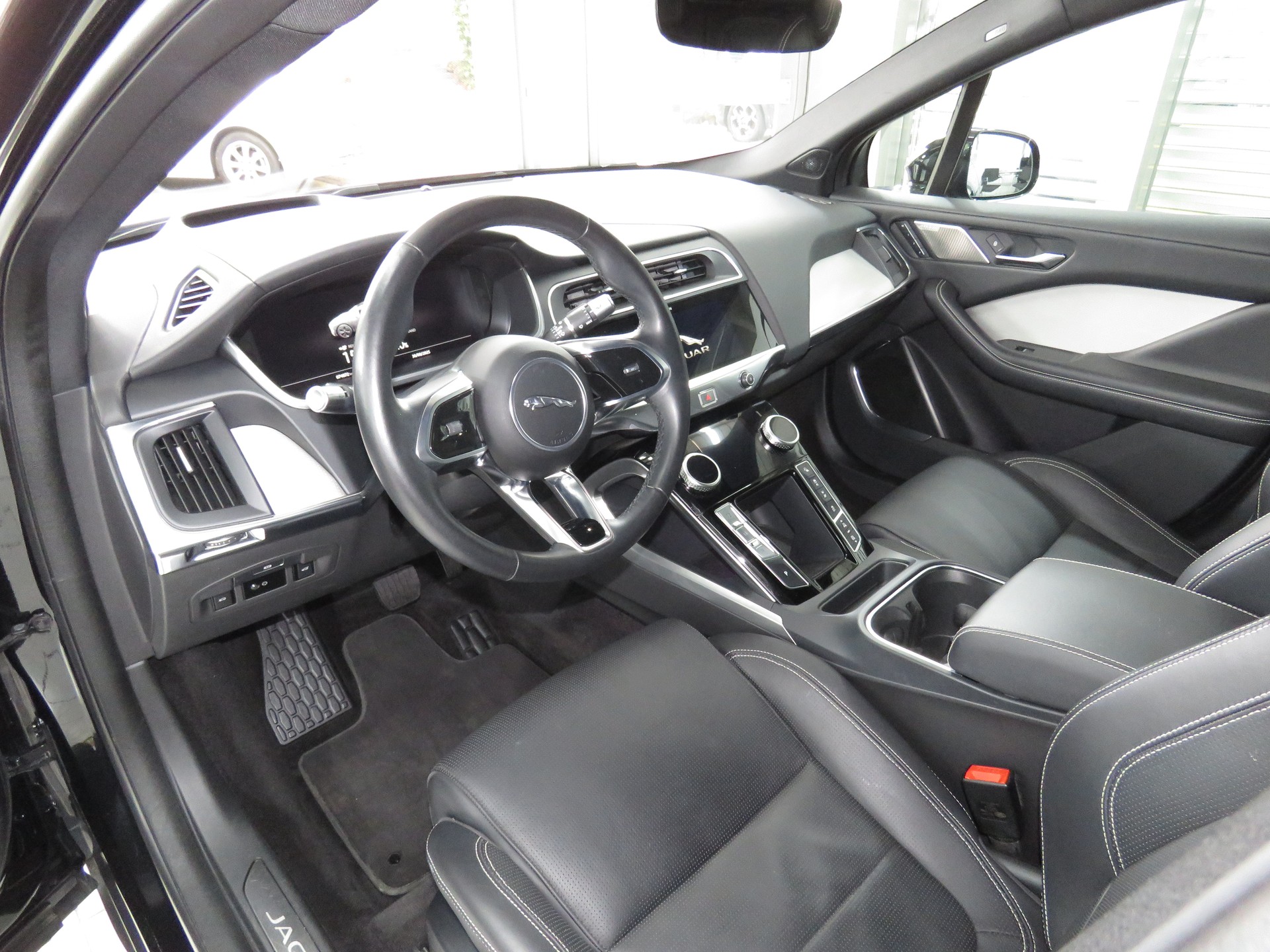 JAGUAR I-Pace EV400 HSE AWD Automat-image-6