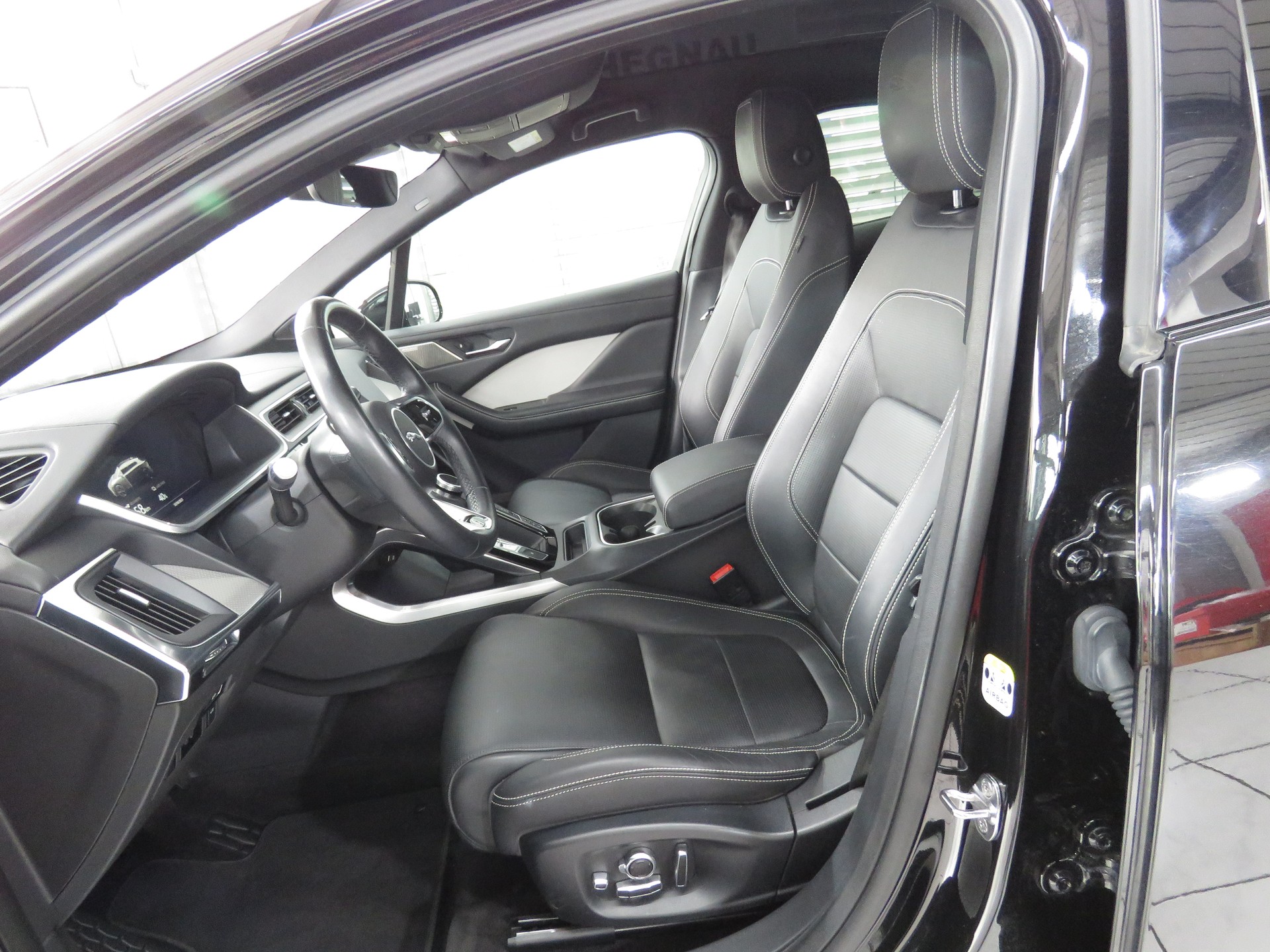 JAGUAR I-Pace EV400 HSE AWD Automat-image-7