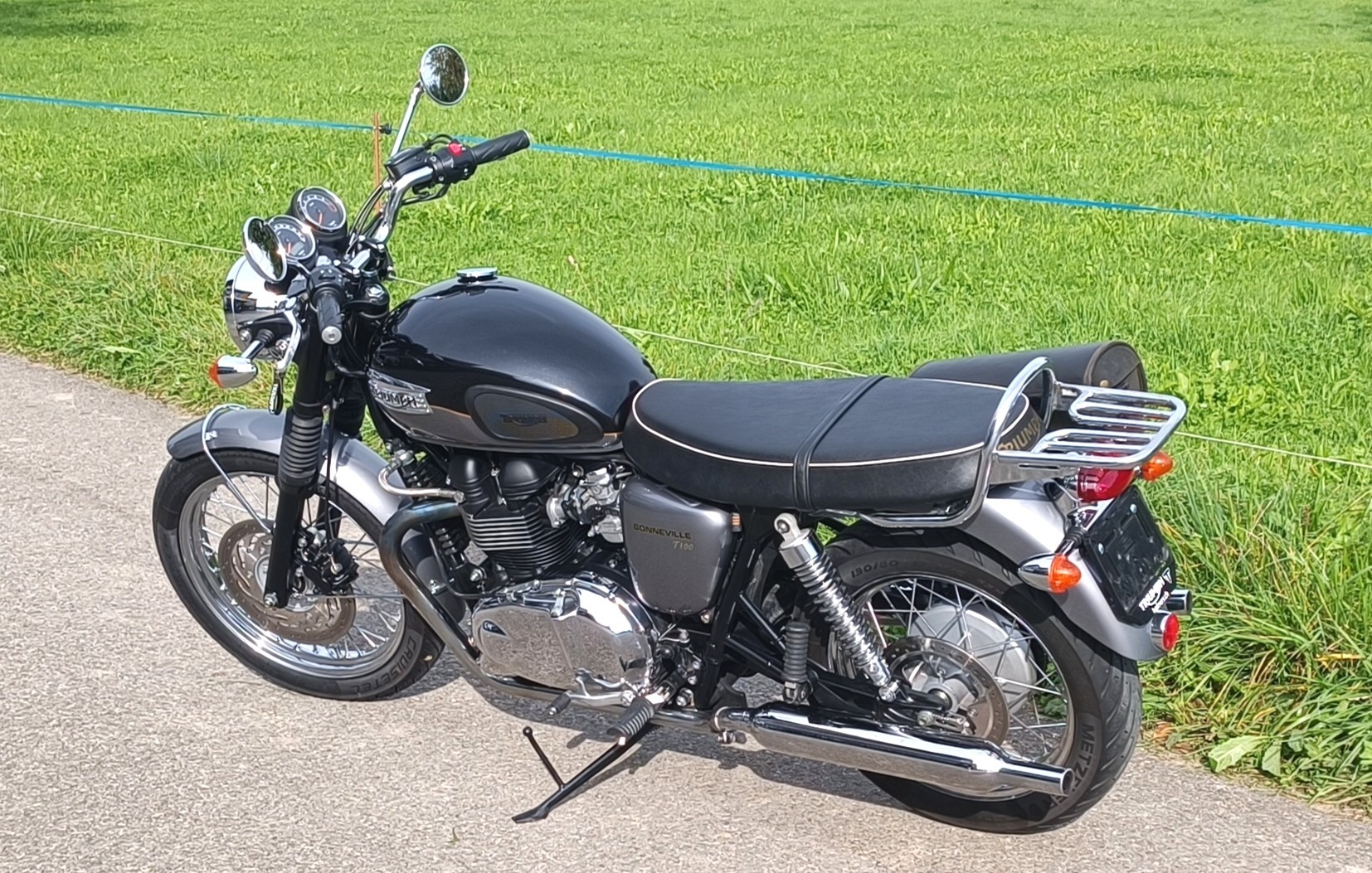 TRIUMPH Bonneville 900 i T 100-image-3