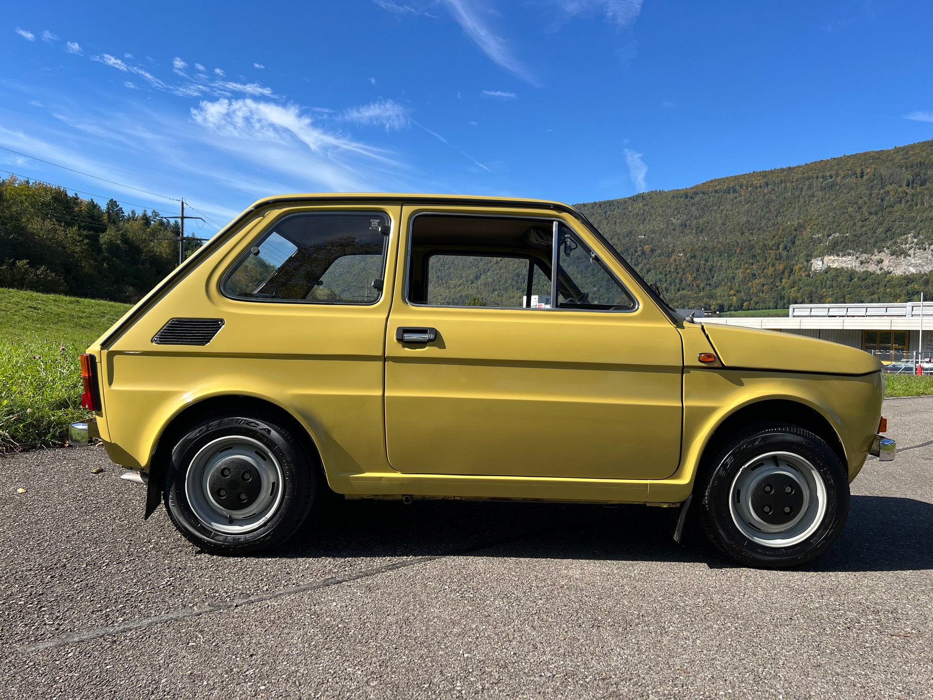 FIAT FIAT 126 A1 MIT NUR 30`000 KM. ÜBER 9000.- INVESTIERT !! FAST WIE NEU !! LÄUFT TOP !! KEIN ROST !!-showroom-element-2