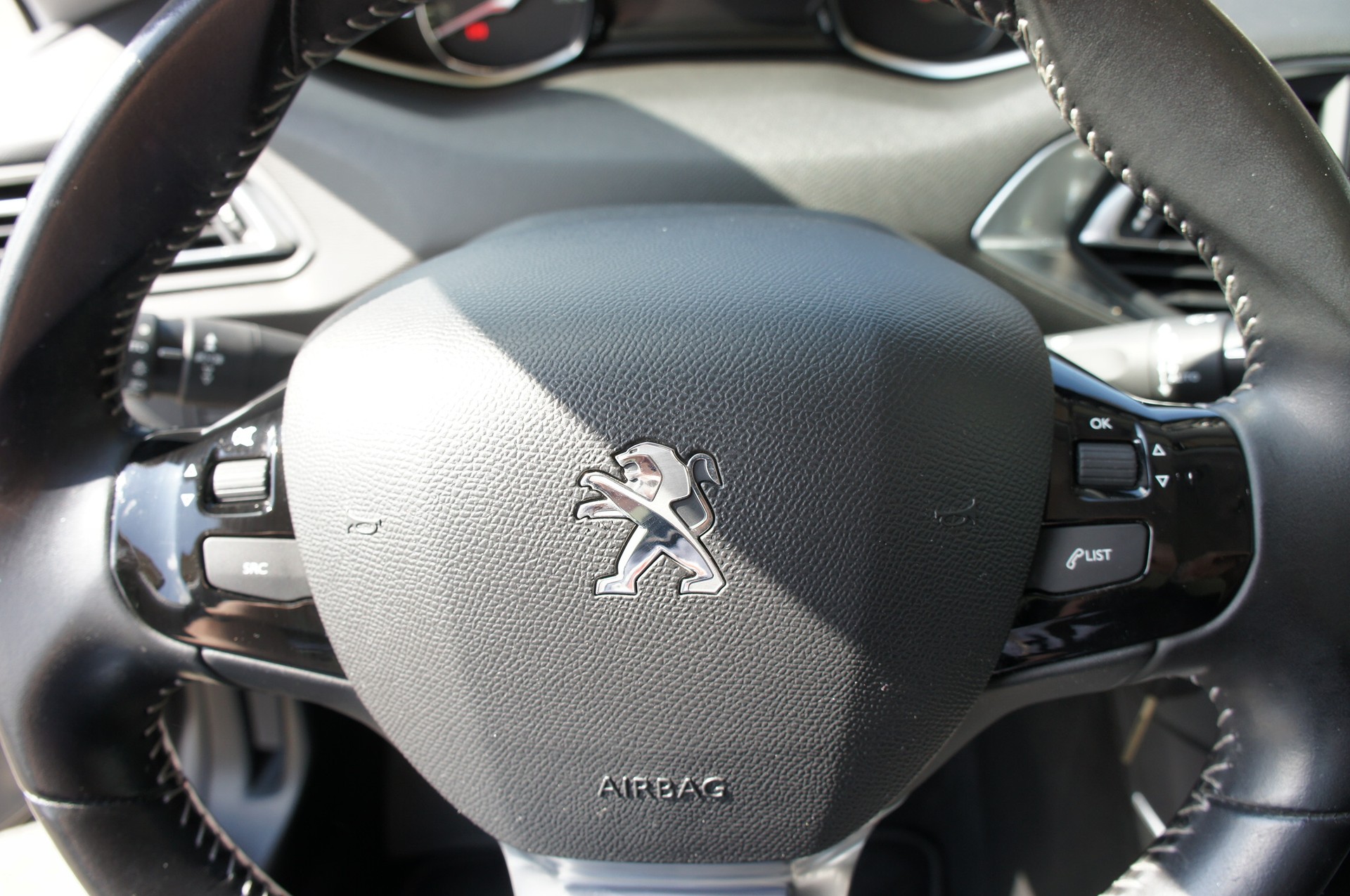 PEUGEOT 308 1.2 THP Allure Automatic-image-16