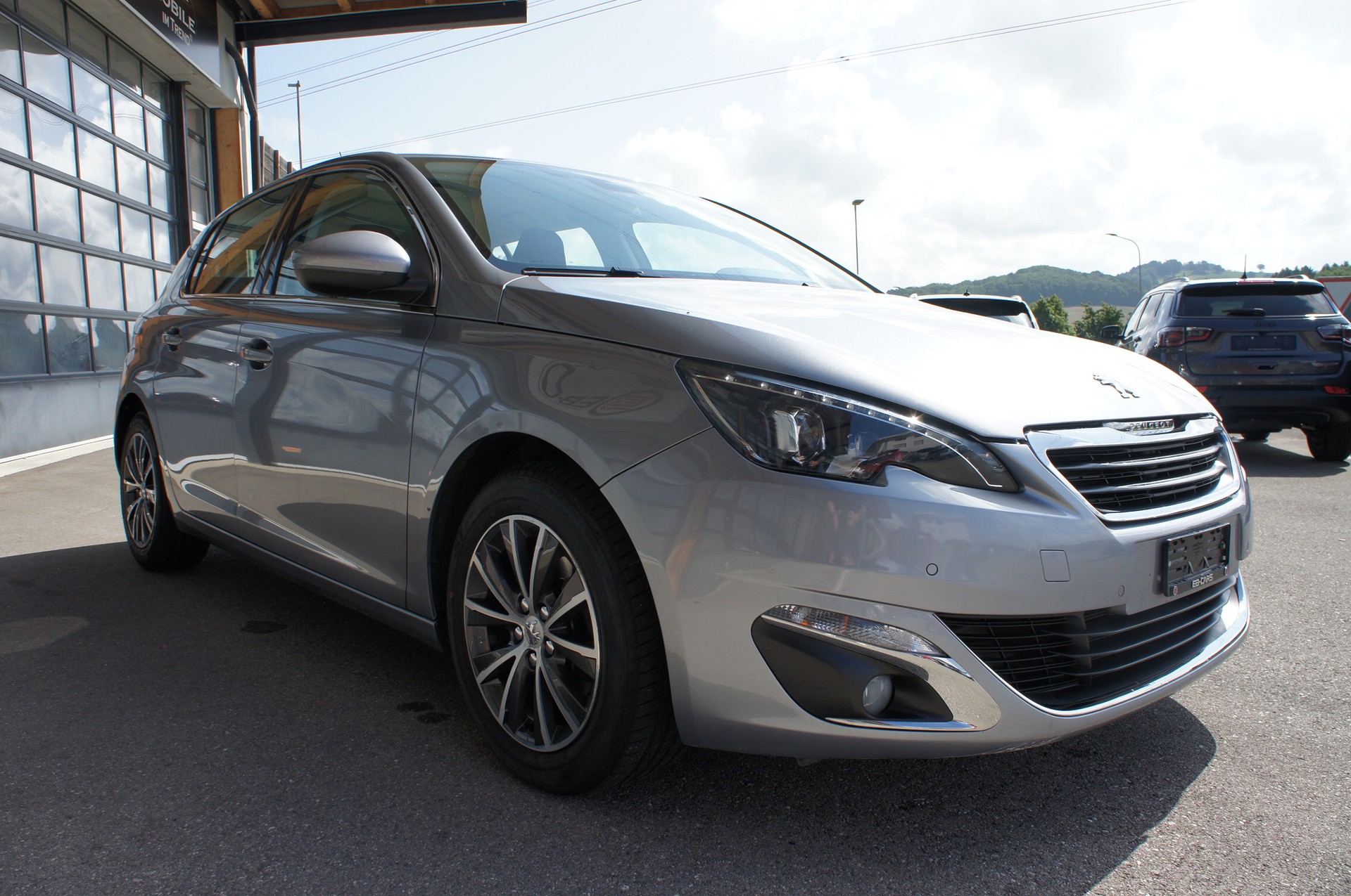 PEUGEOT 308 1.2 THP Allure Automatic-image-5