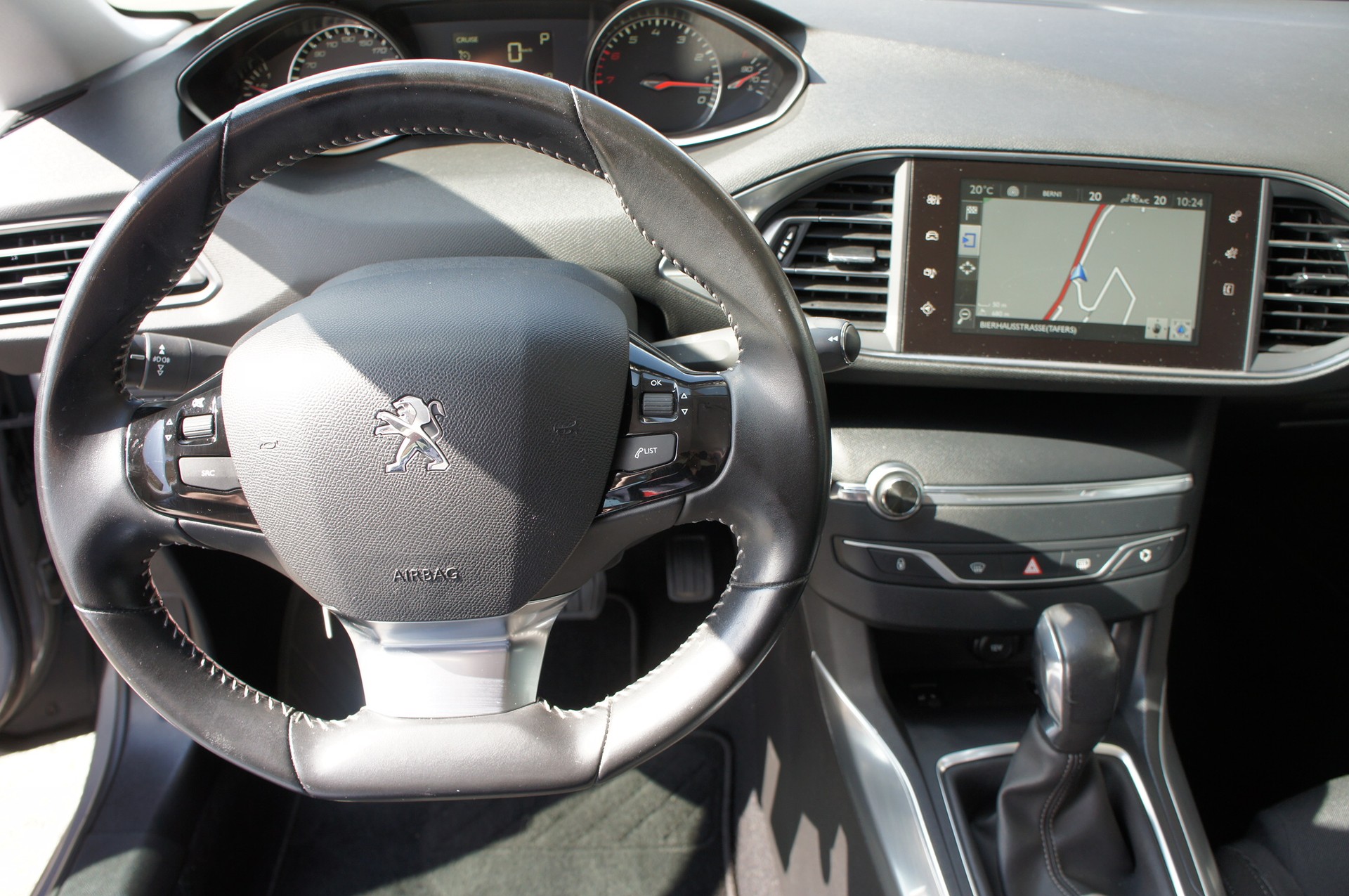 PEUGEOT 308 1.2 THP Allure Automatic-image-15