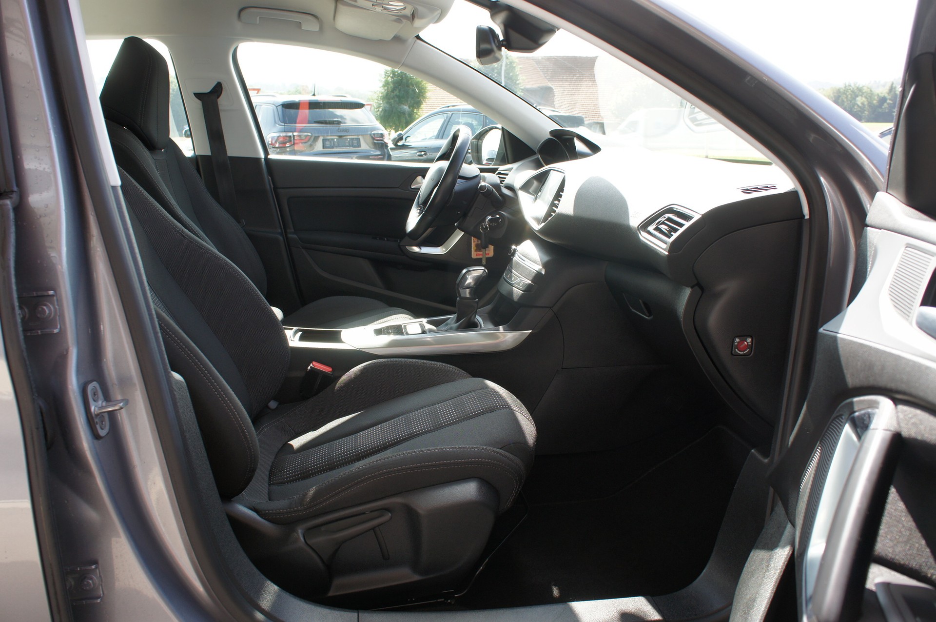 PEUGEOT 308 1.2 THP Allure Automatic-image-7