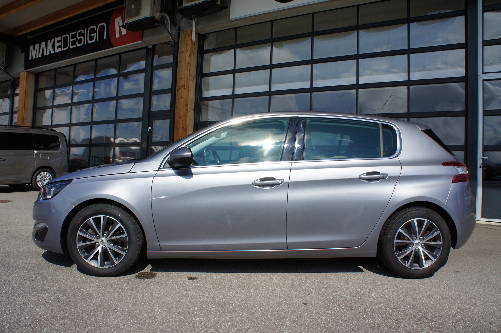 PEUGEOT 308 1.2 THP Allure Automatic-image-0