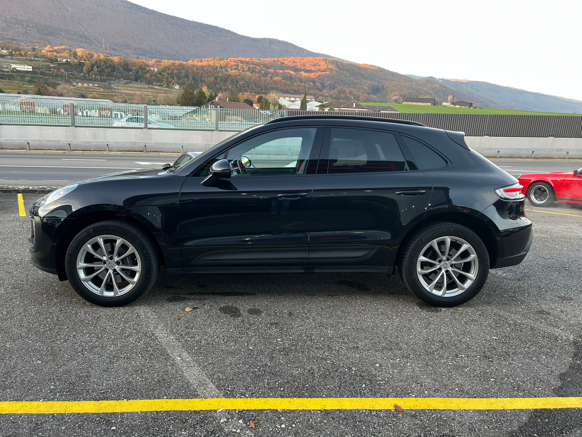 PORSCHE Macan PDK-showroom-element-3