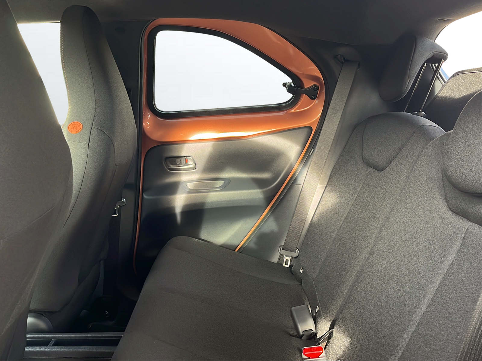 TOYOTA AYGO X 1.5 HSD Trend CVT-image-9