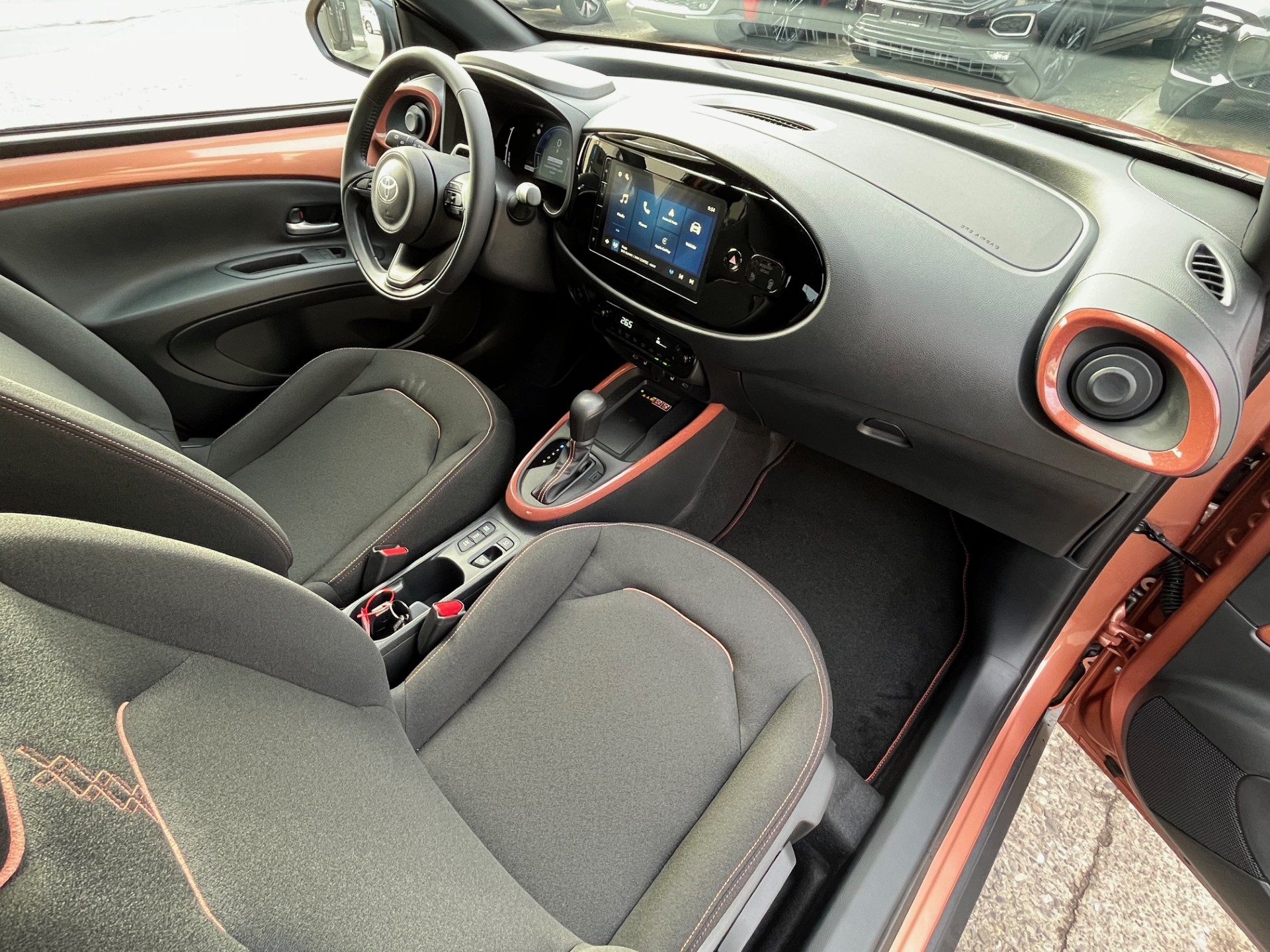 TOYOTA AYGO X 1.5 HSD Trend CVT-image-7