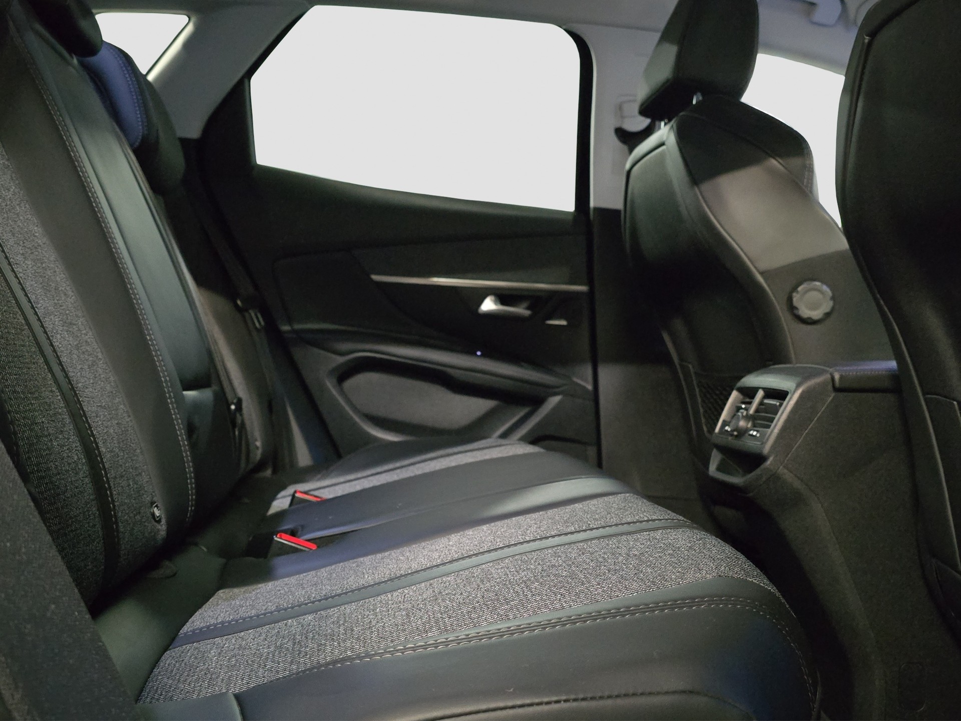 PEUGEOT 3008 1.6 BlueHDi Allure EAT-image-13