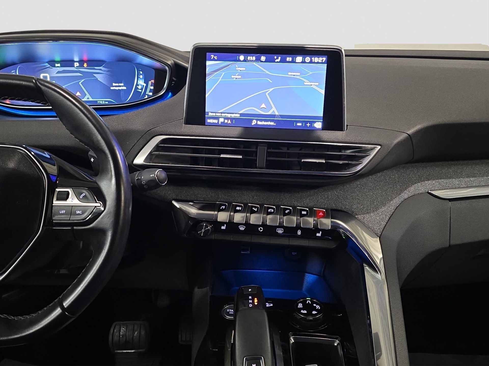 PEUGEOT 3008 1.6 BlueHDi Allure EAT-image-11