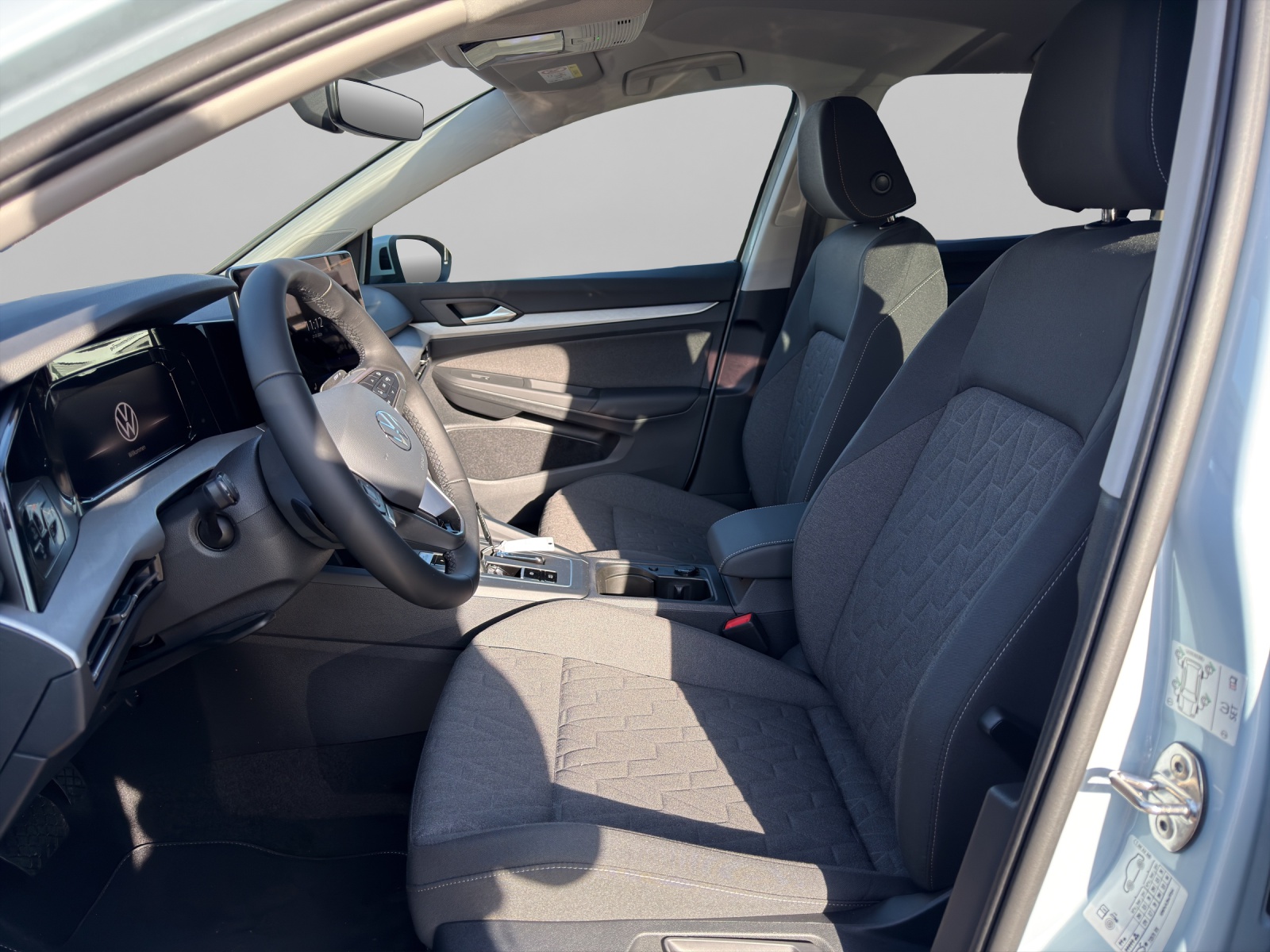 VW Golf 1.5 e TSI mHEV United DSG-image-8