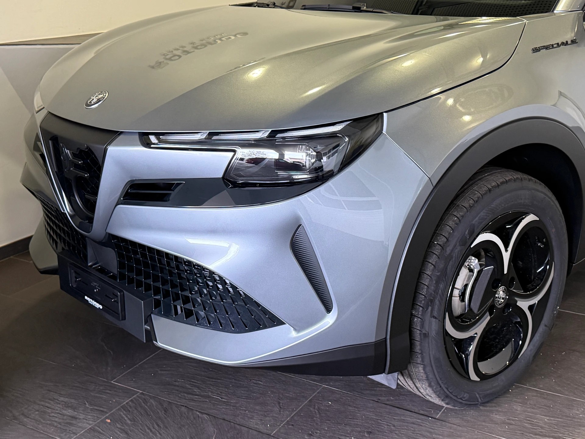 ALFA ROMEO Junior 1.2 48V Hybrid Speciale-showroom-element-2