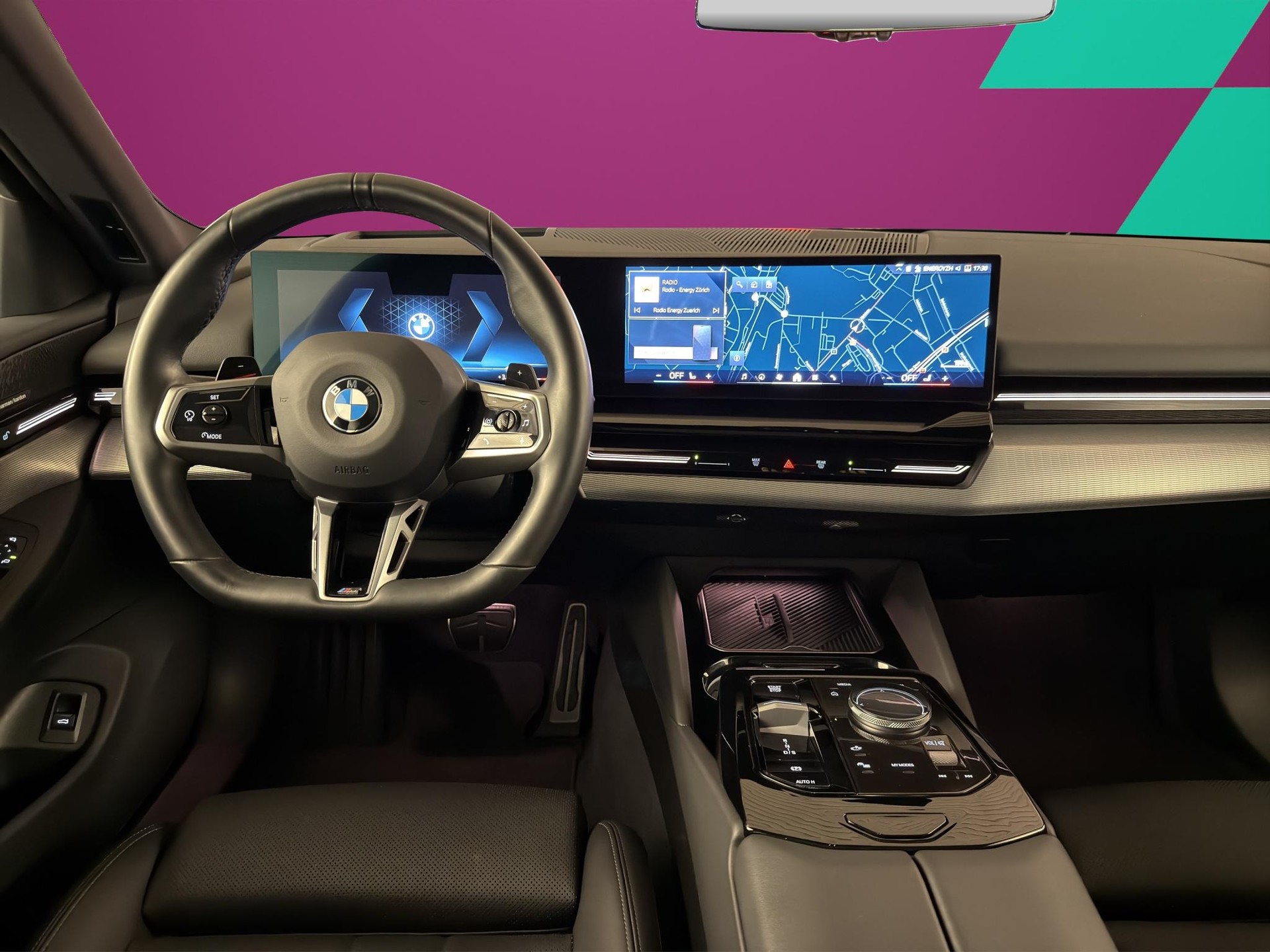 BMW 520d xDrive Touring-image-12