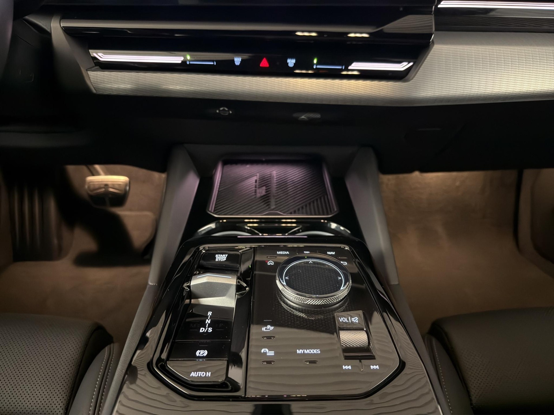 BMW 520d xDrive Touring-image-16