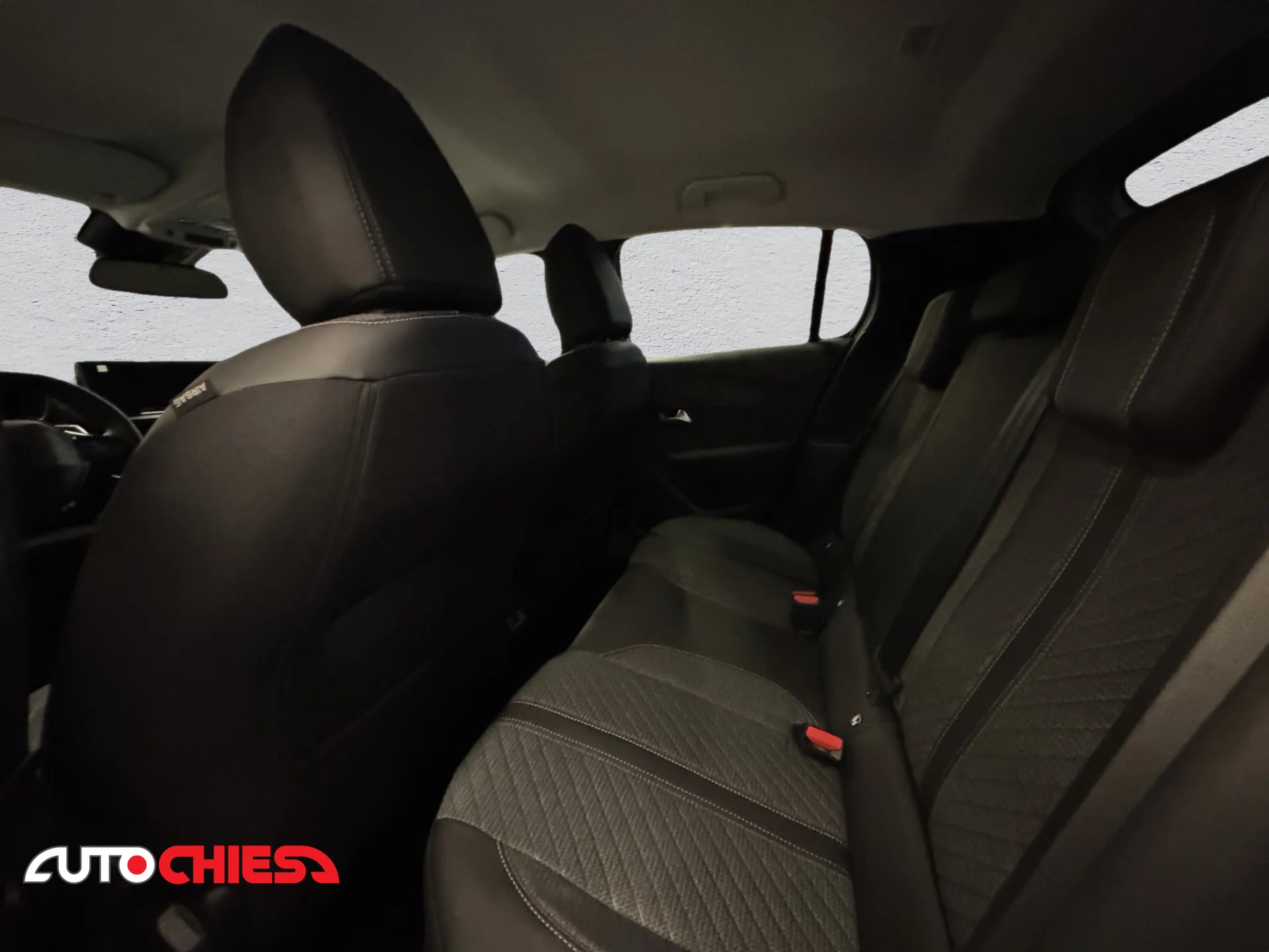 PEUGEOT 208 1.2 Hybrid Allure Premium-image-9