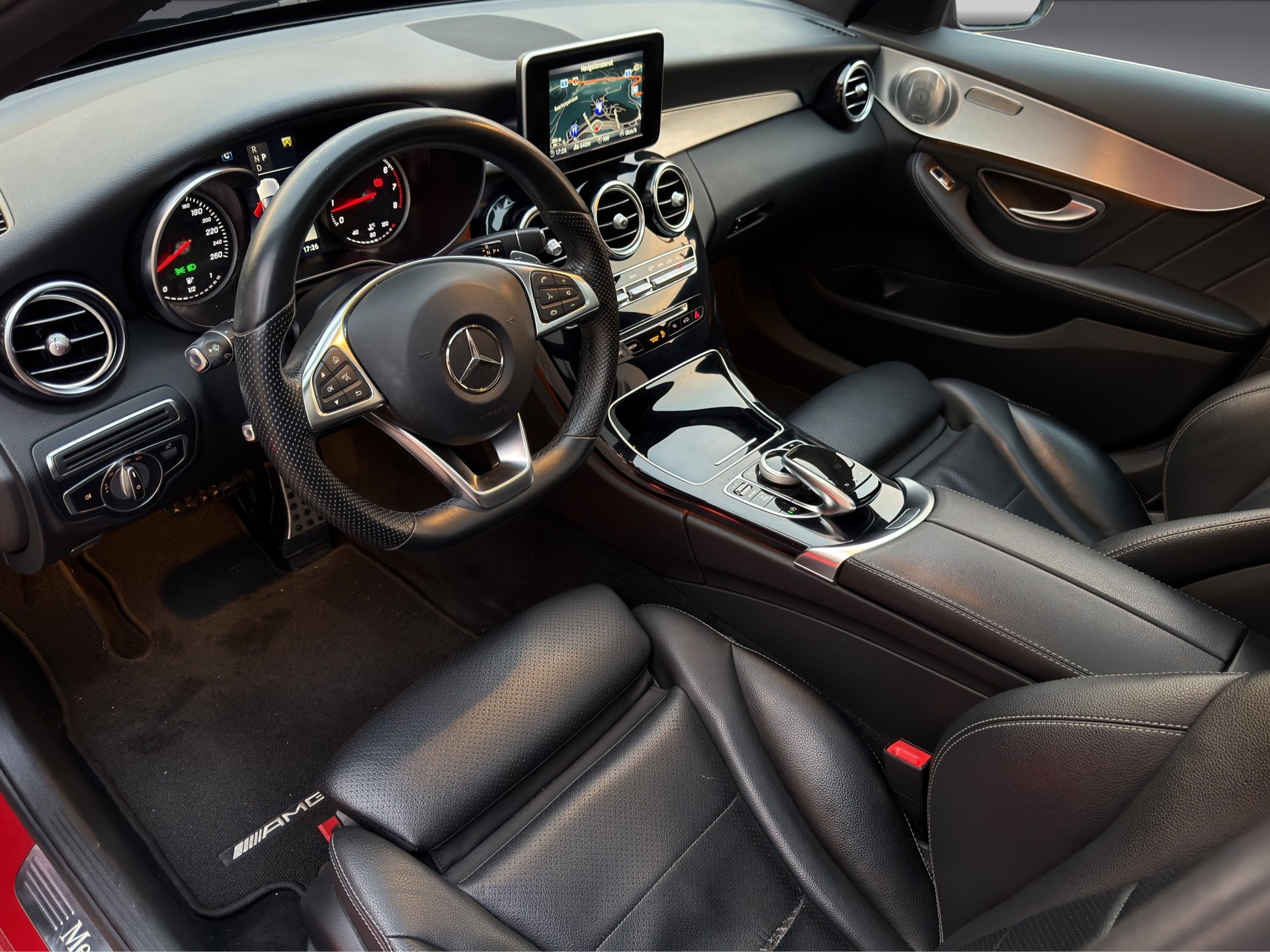 MERCEDES-BENZ C 200 AMG Line 4Matic 9G-Tronic-image-10