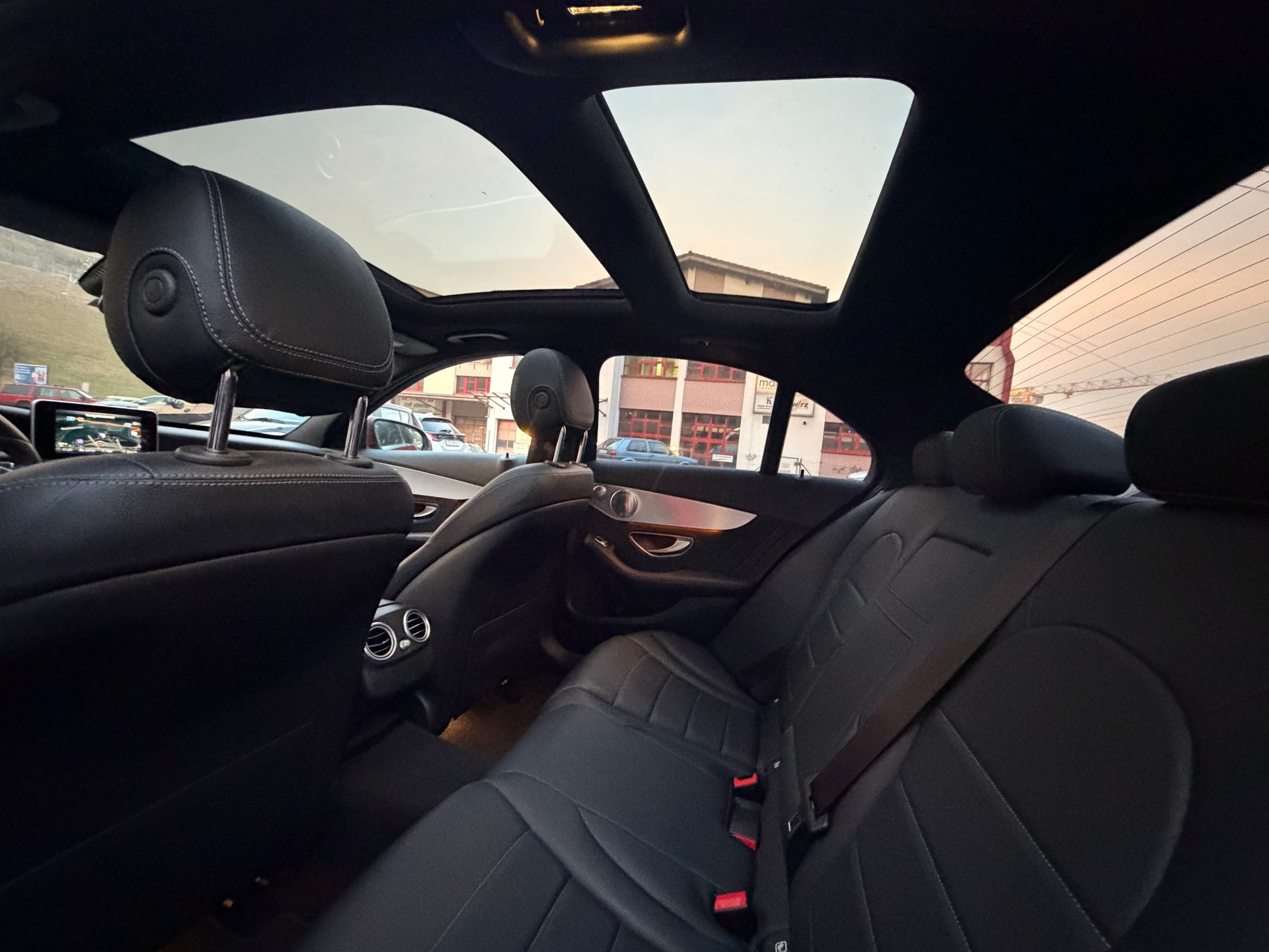 MERCEDES-BENZ C 200 AMG Line 4Matic 9G-Tronic-image-15
