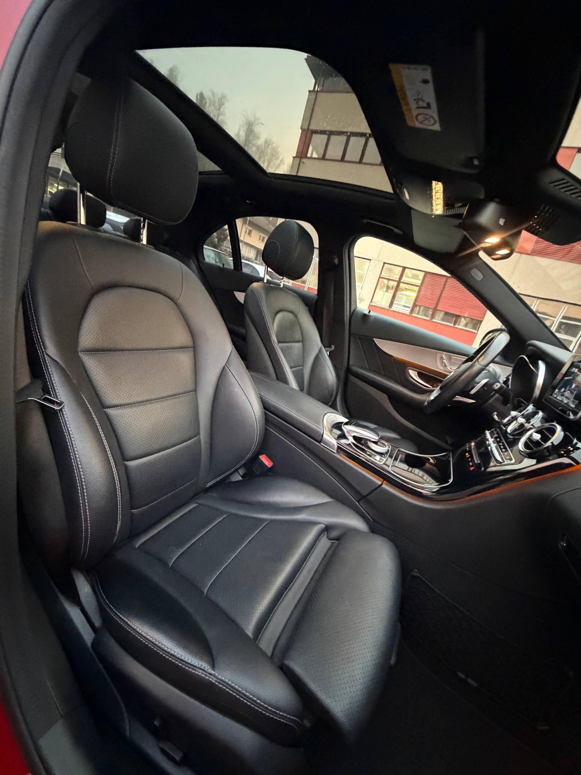 MERCEDES-BENZ C 200 AMG Line 4Matic 9G-Tronic-image-13