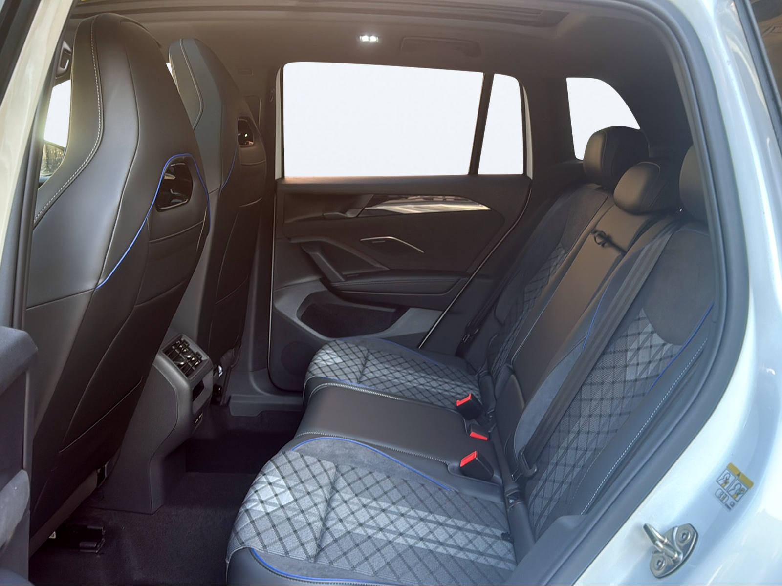 VW Tiguan 2.0 TDI SCR United 4Motion DSG-image-13