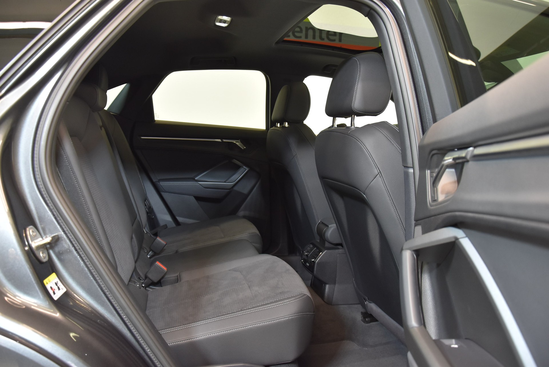 AUDI Q3 Sportback 35 TFSI S line Attraction S-tronic-image-3