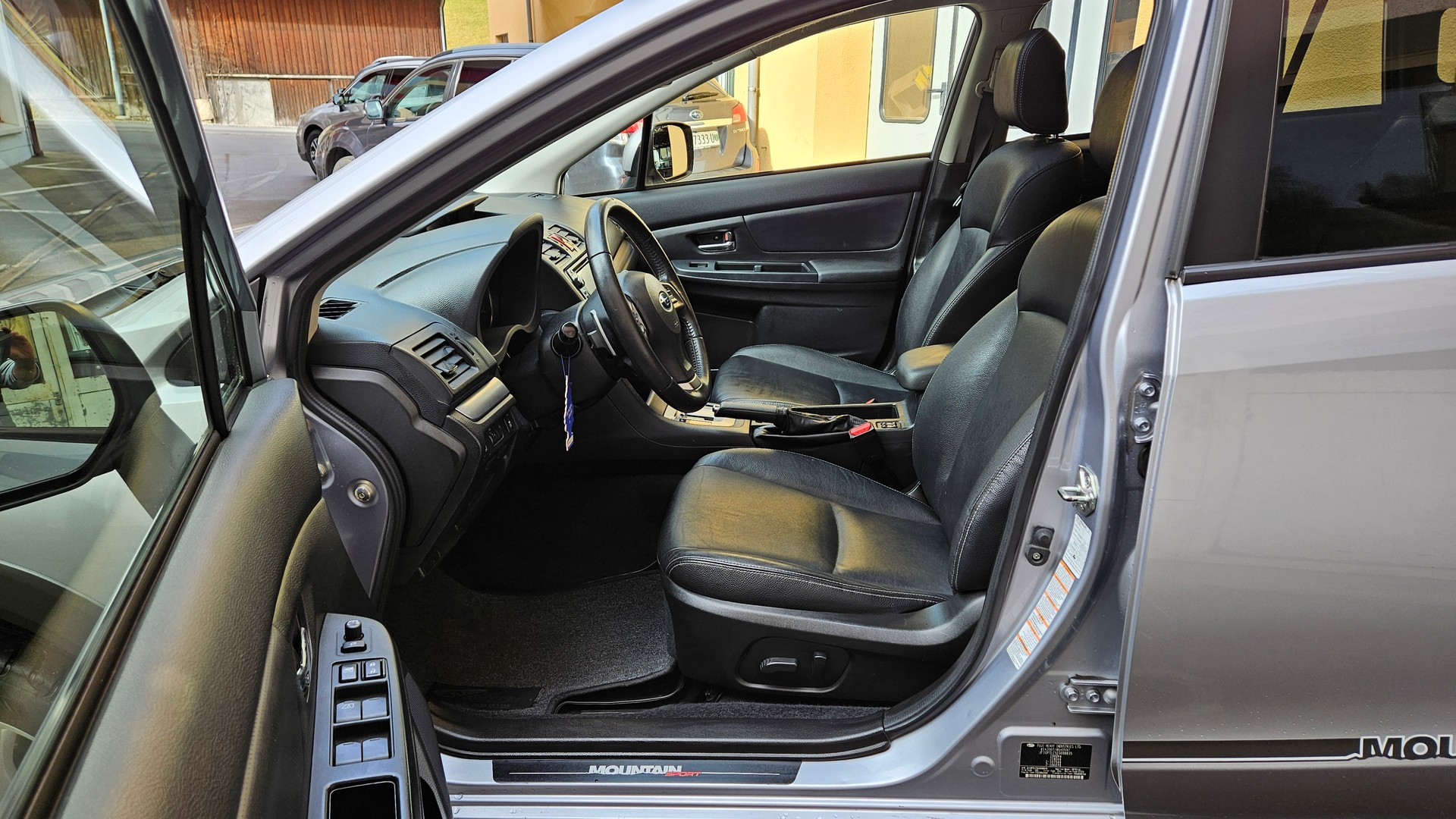 SUBARU XV 2.0 Swiss Three AWD CVT-showroom-element-1