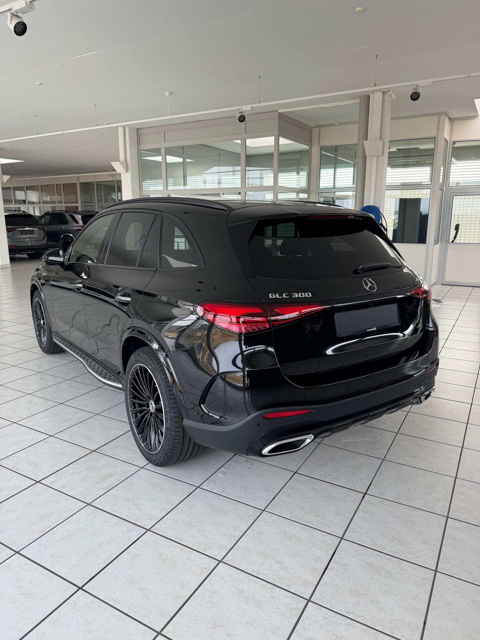 MERCEDES-BENZ GLC 300 4Matic-image-3