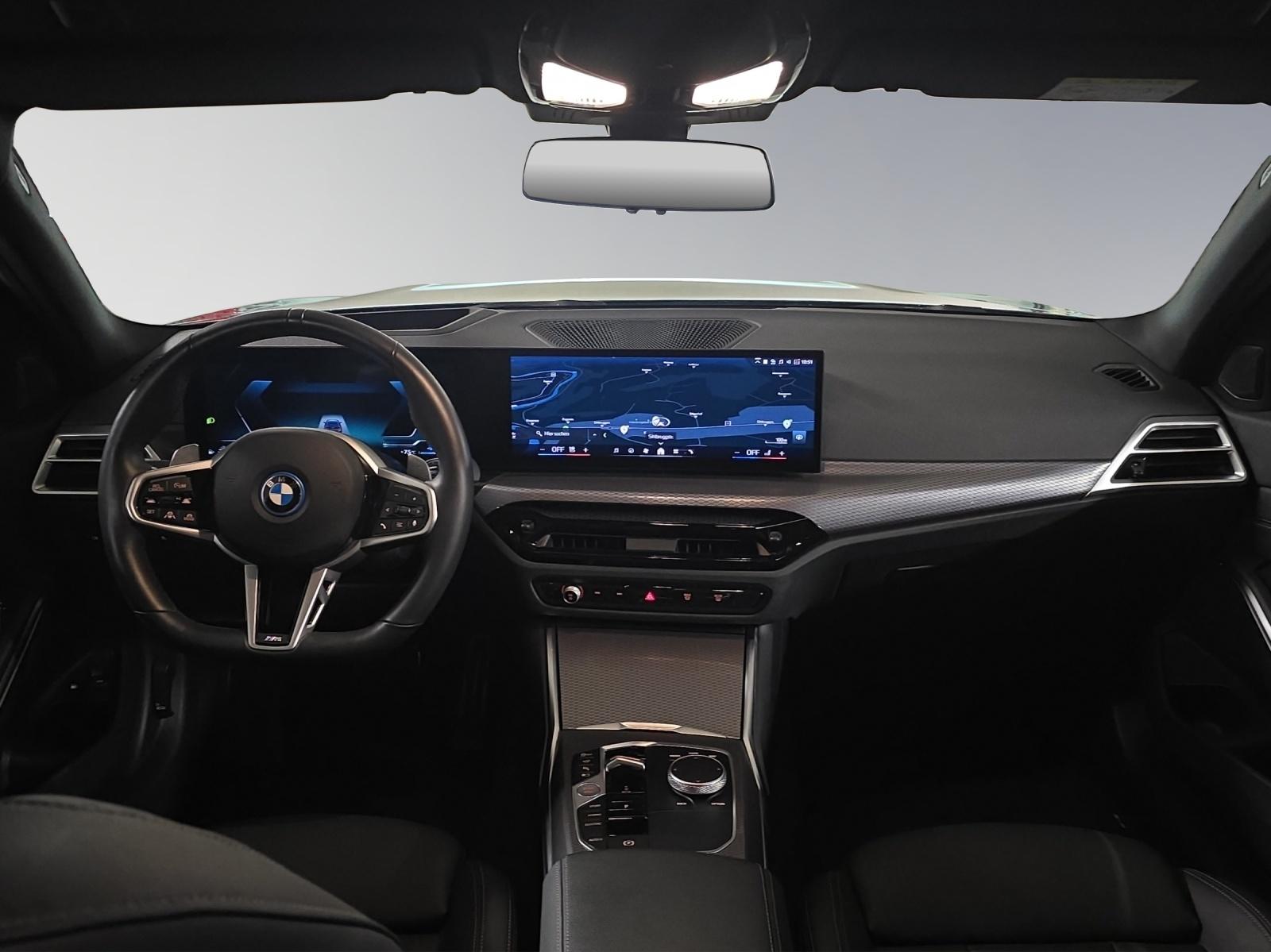 BMW 330e xDrive SAG Touring-image-10