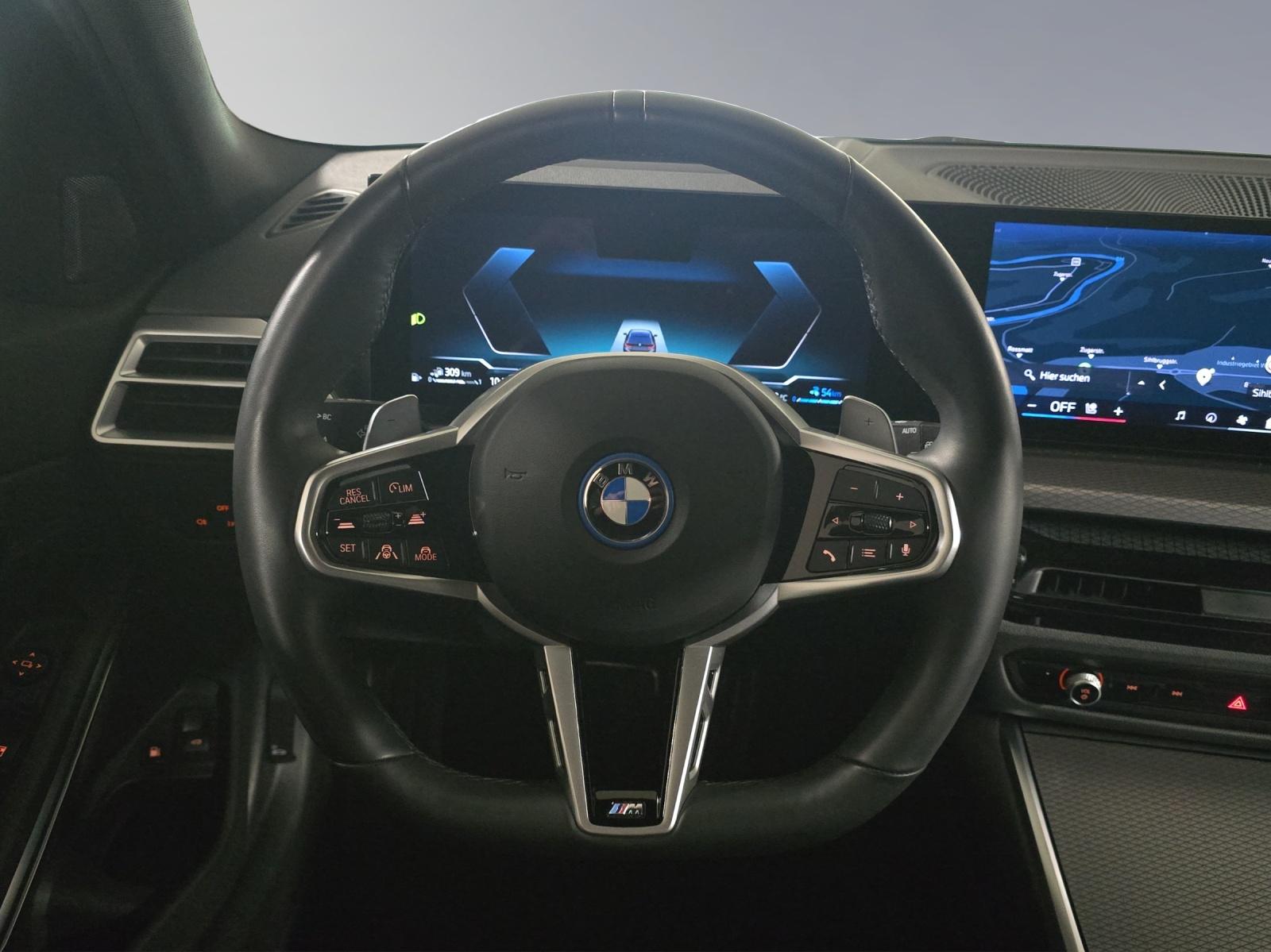 BMW 330e xDrive SAG Touring-image-11
