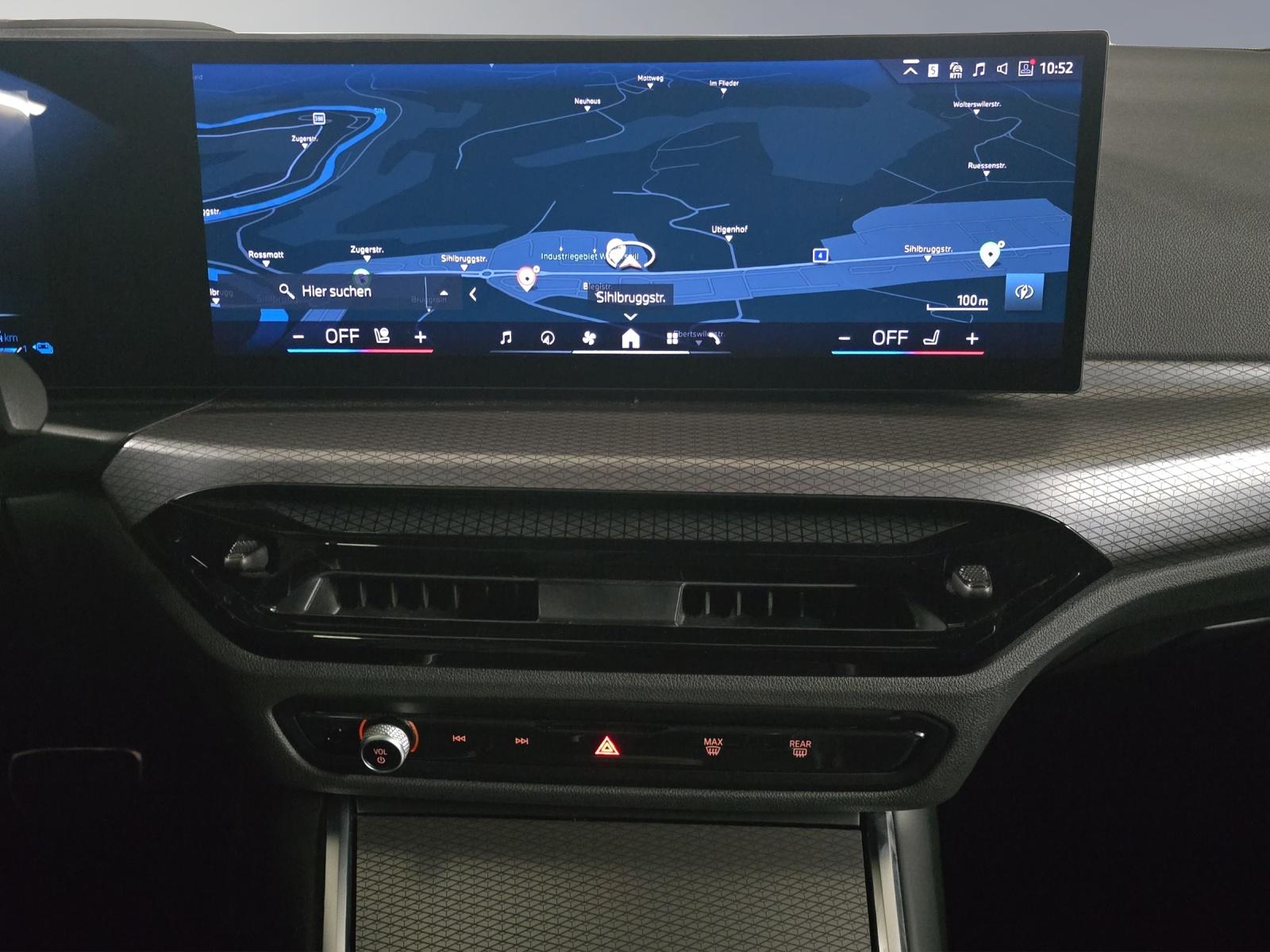 BMW 330e xDrive SAG Touring-image-13
