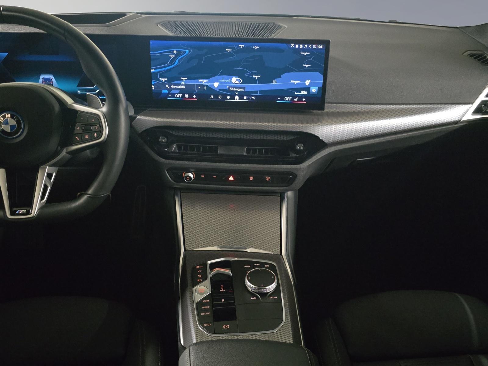 BMW 330e xDrive SAG Touring-image-12