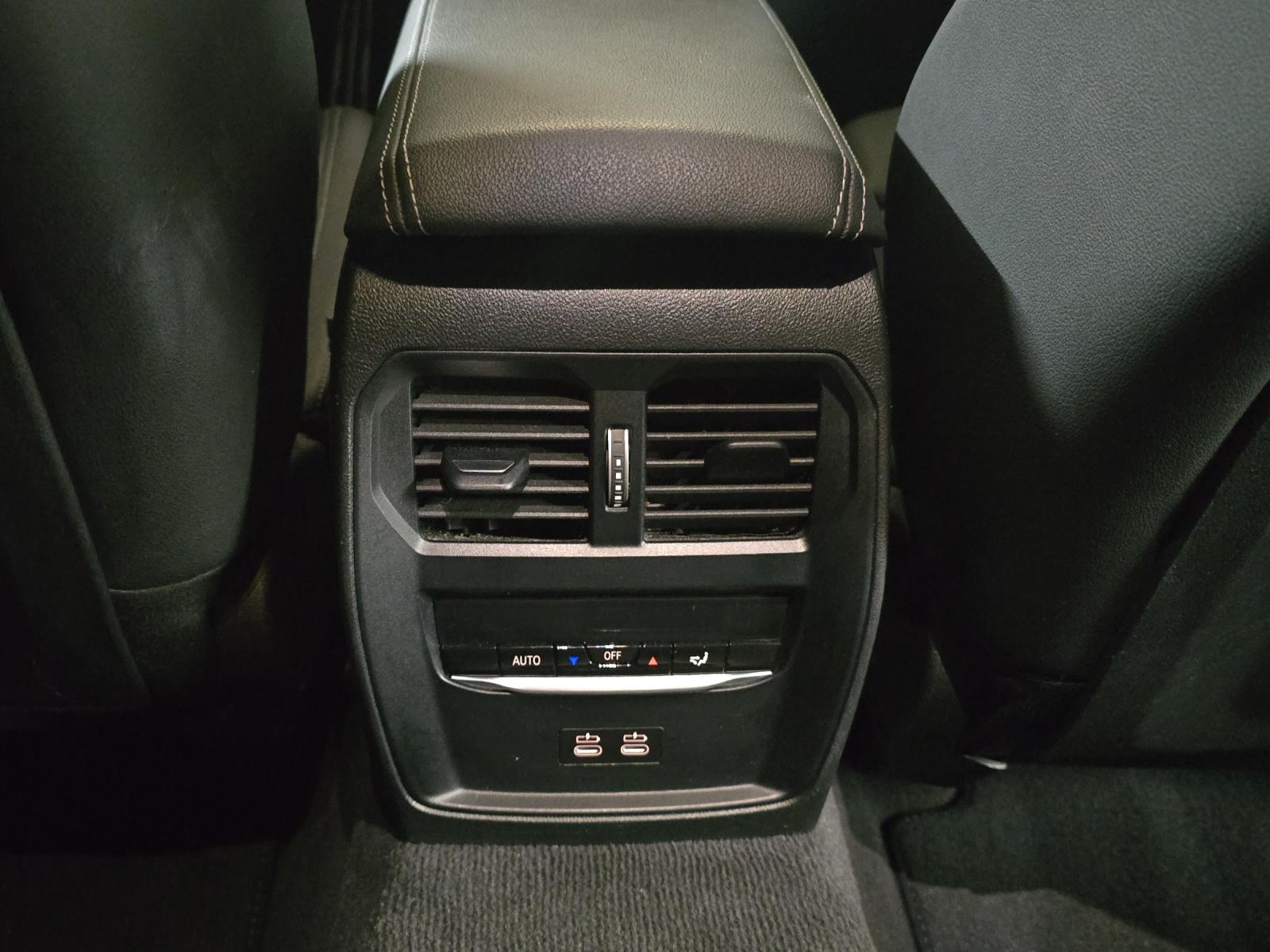 BMW 330e xDrive SAG Touring-image-21