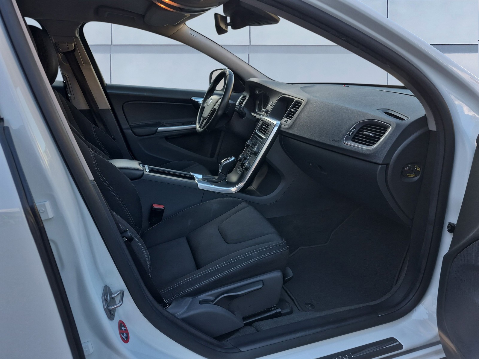VOLVO V60 2.0 D2 Kinetic S/S-image-12
