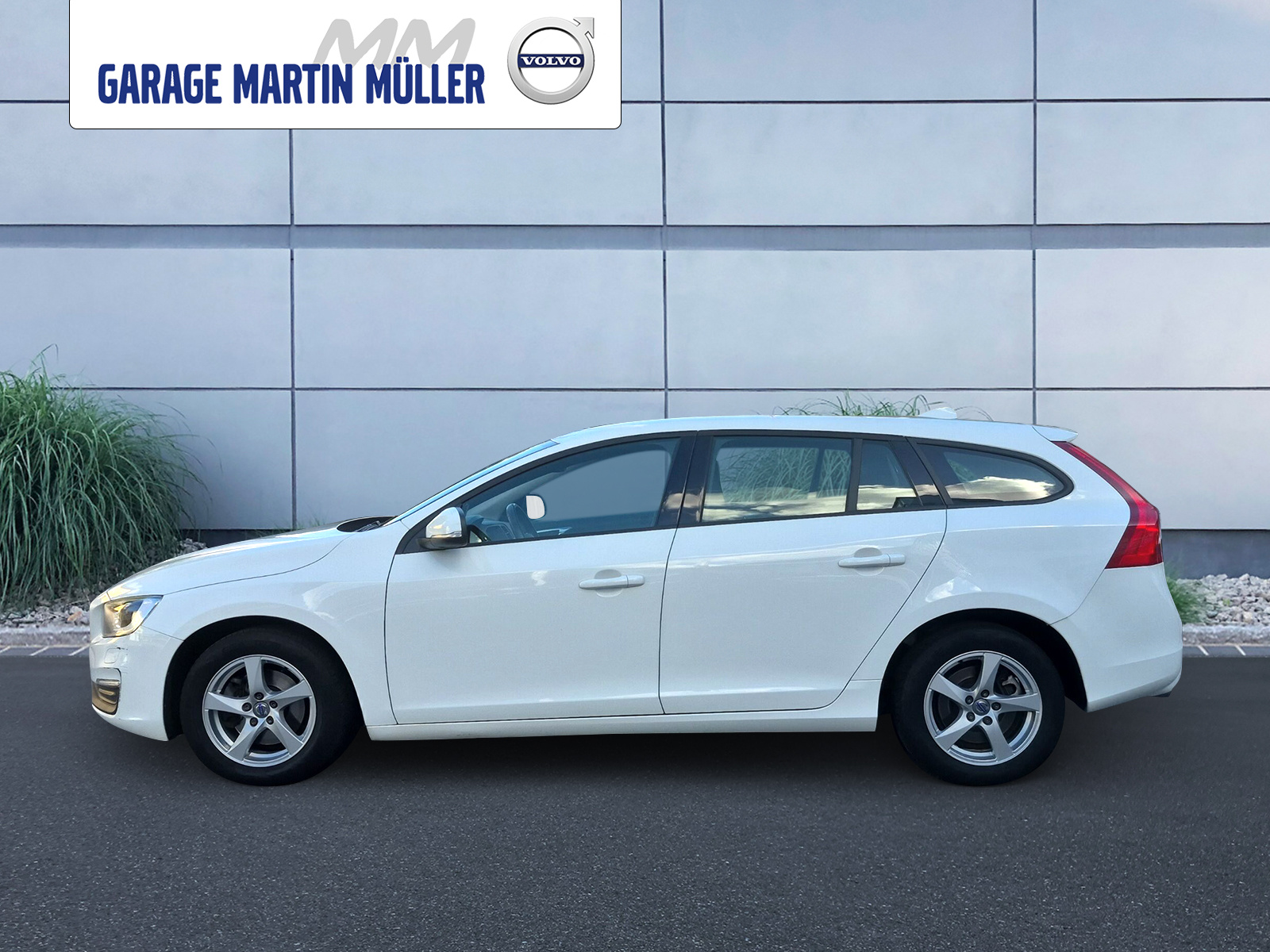 VOLVO V60 2.0 D2 Kinetic S/S-image-1