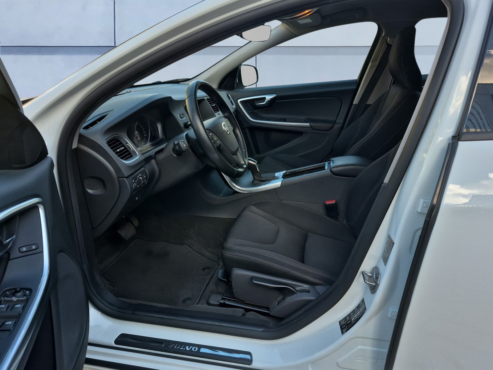 VOLVO V60 2.0 D2 Kinetic S/S-image-9