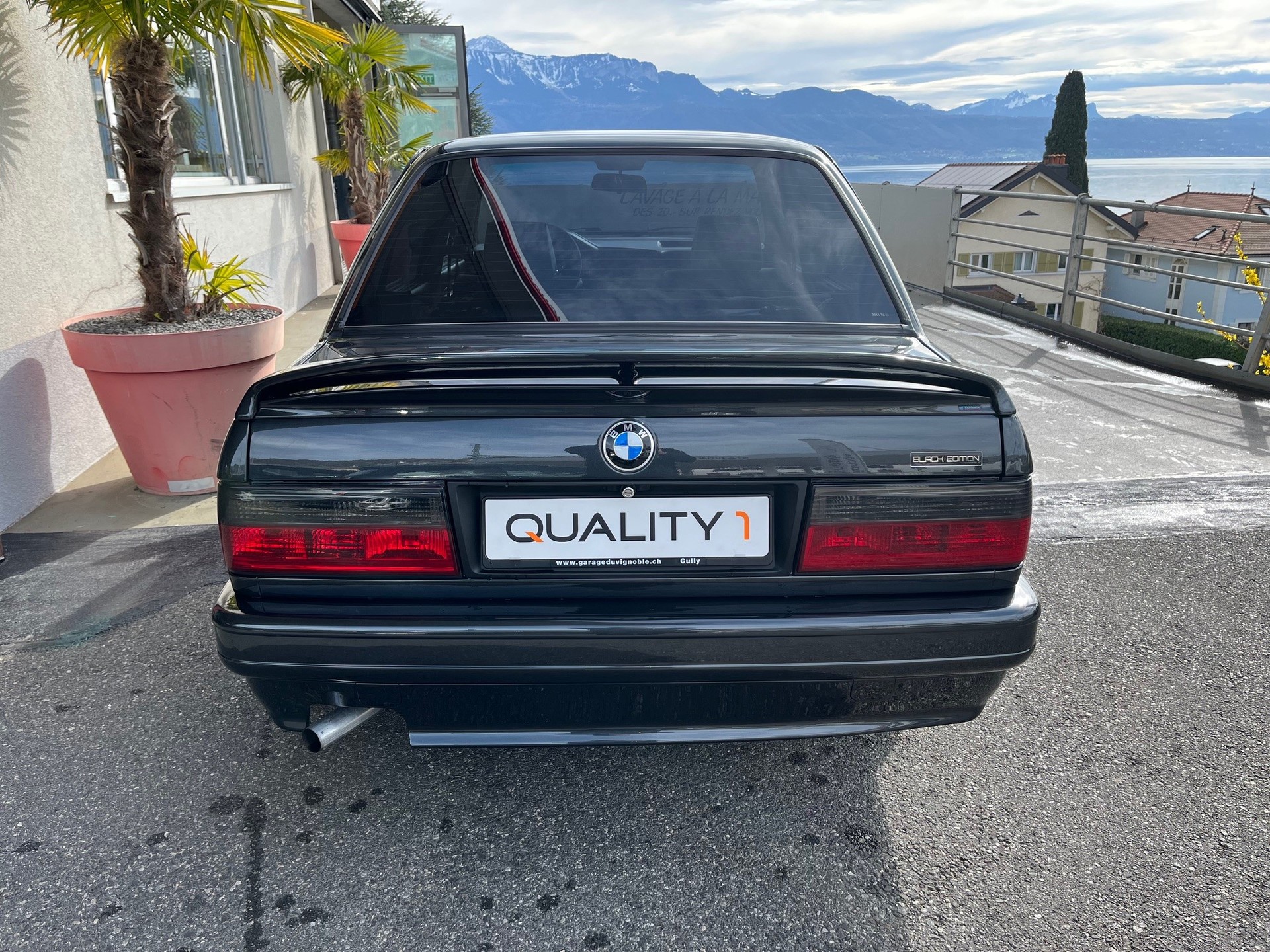 BMW 320i Edition-image-5