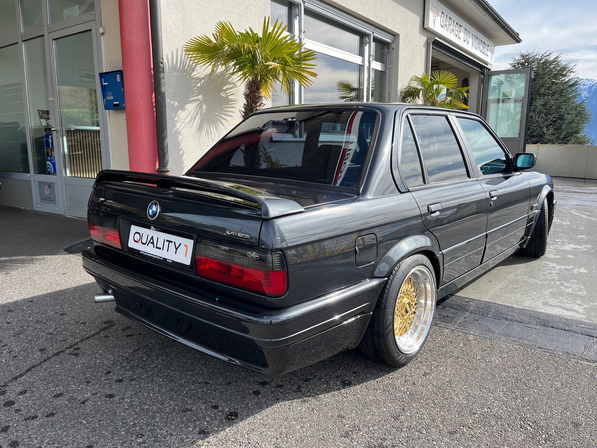 BMW 320i Edition-image-3