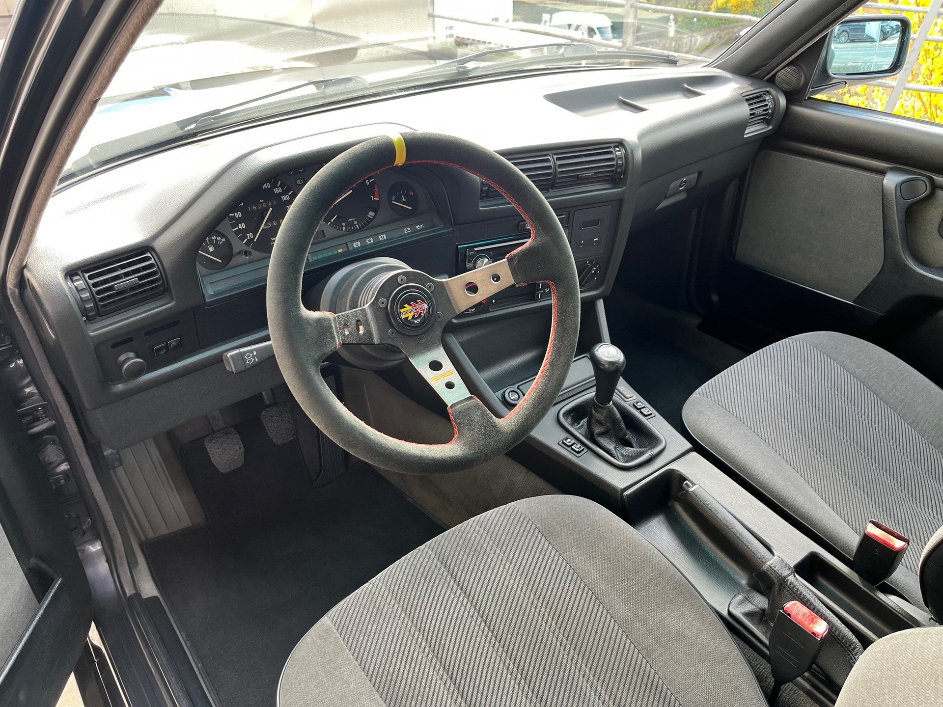 BMW 320i Edition-image-13