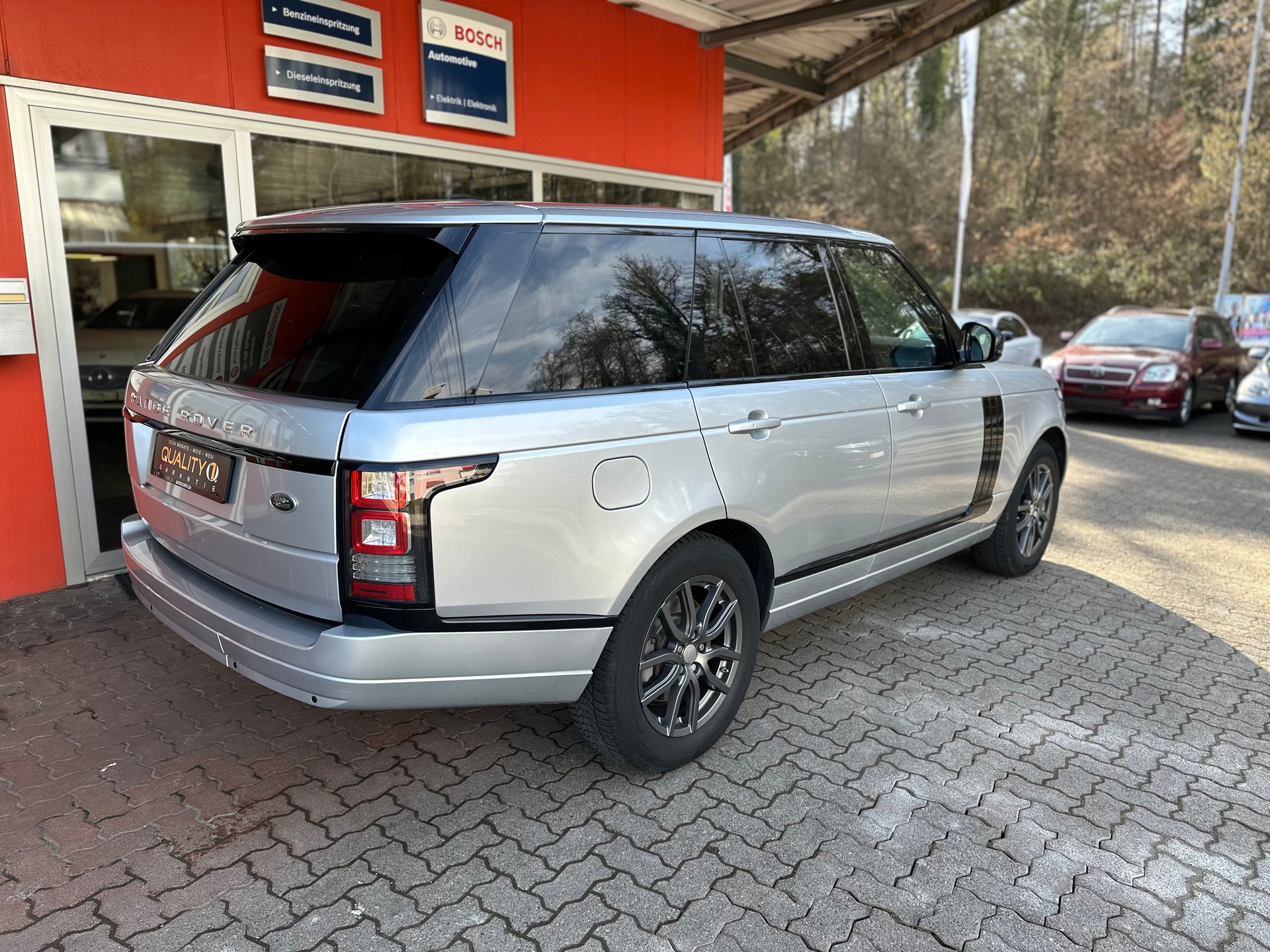 LAND ROVER Range Rover 3.0 TDV6 HSE Automatic-image-2