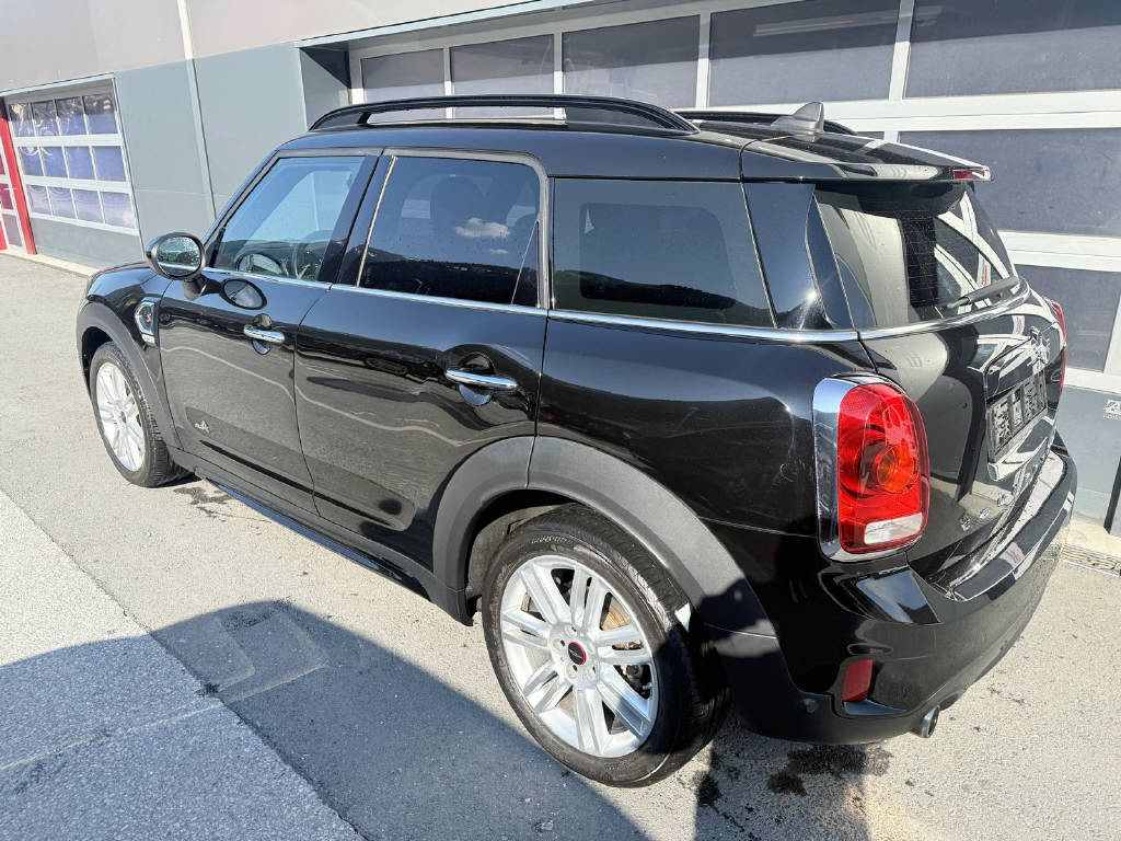 MINI Countryman F60 2.0i Cooper S ALL4-image-2