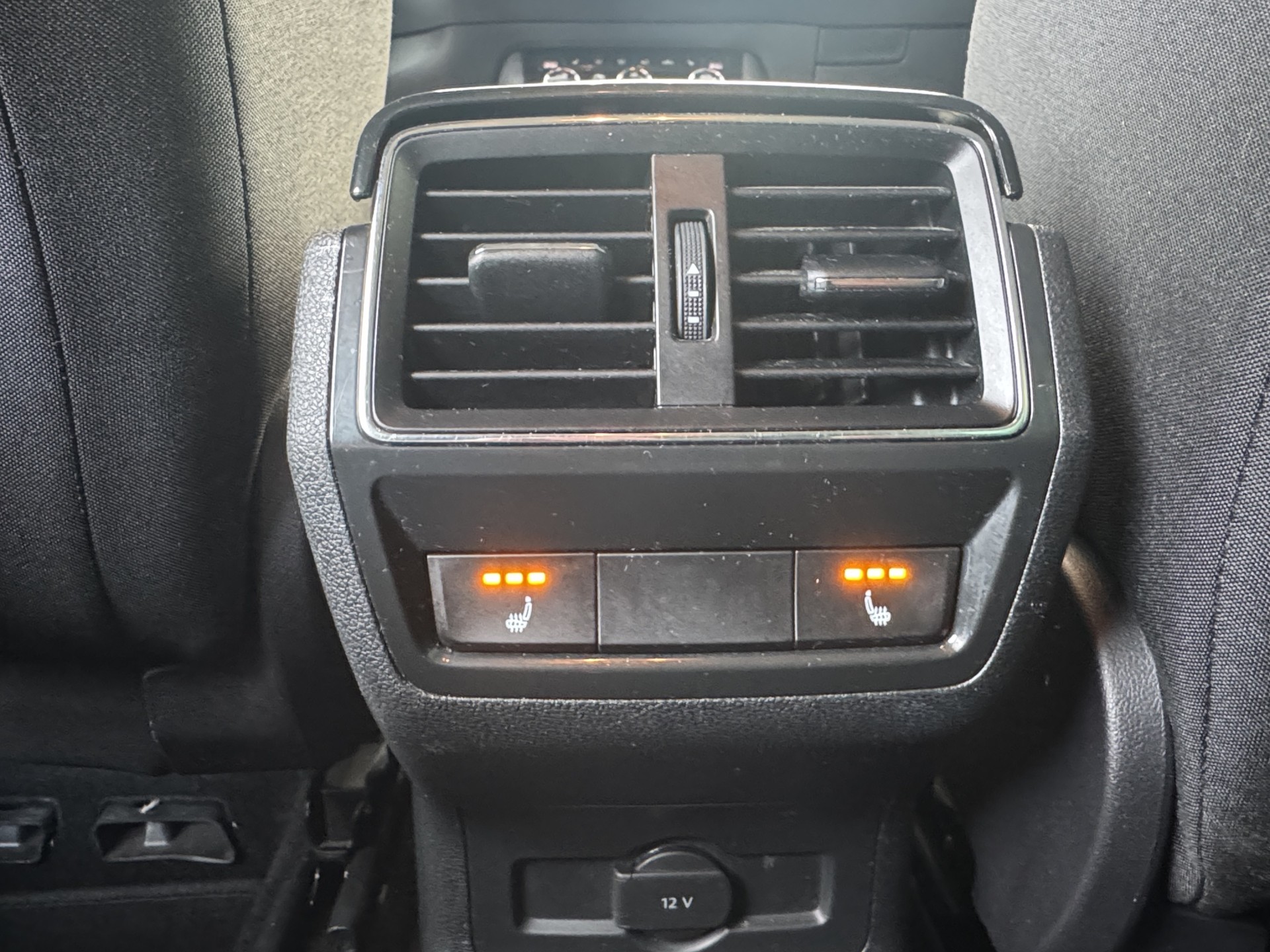 SKODA Karoq 2.0 TDI Ambition 4x4 DSG-image-17