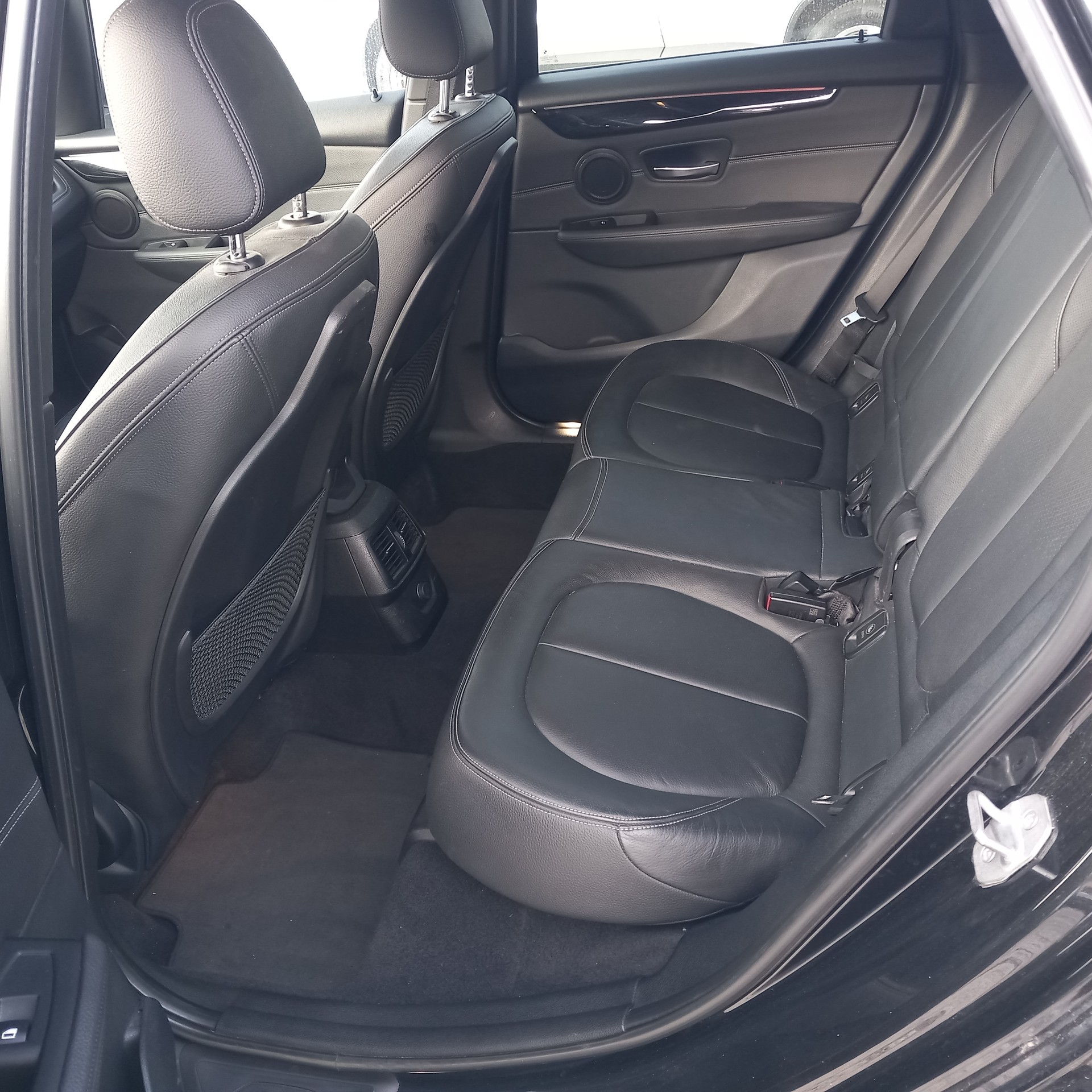 BMW 220d xDrive Active Tourer Luxury Line Steptronic-image-14