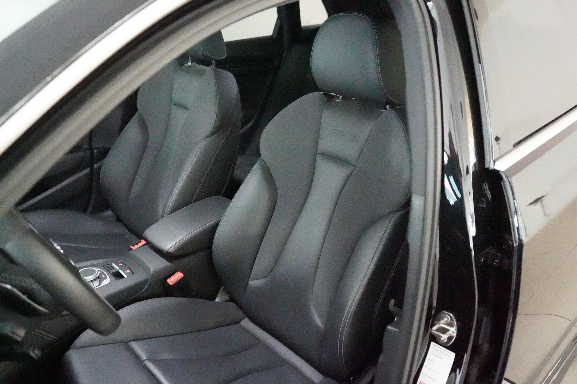 AUDI RS3 Sportback 2.5 T FSI quattro S-Tronic-image-5