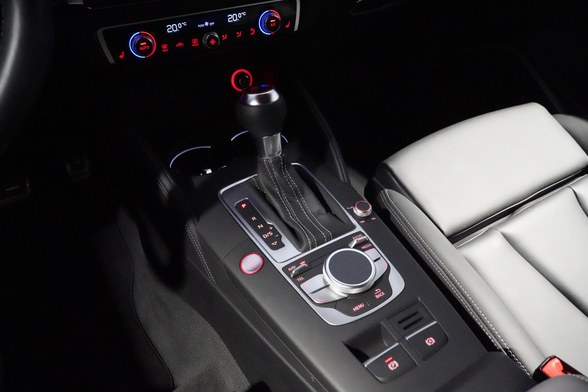 AUDI RS3 Sportback 2.5 T FSI quattro S-Tronic-image-11