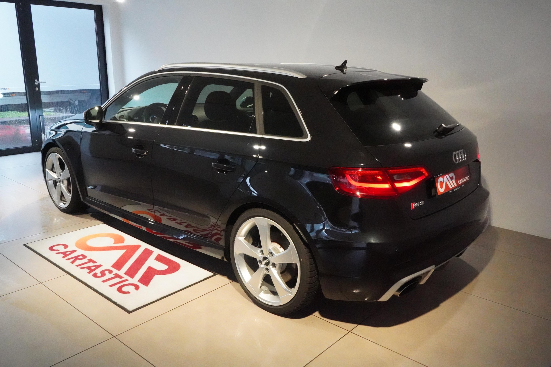AUDI RS3 Sportback 2.5 T FSI quattro S-Tronic-image-2
